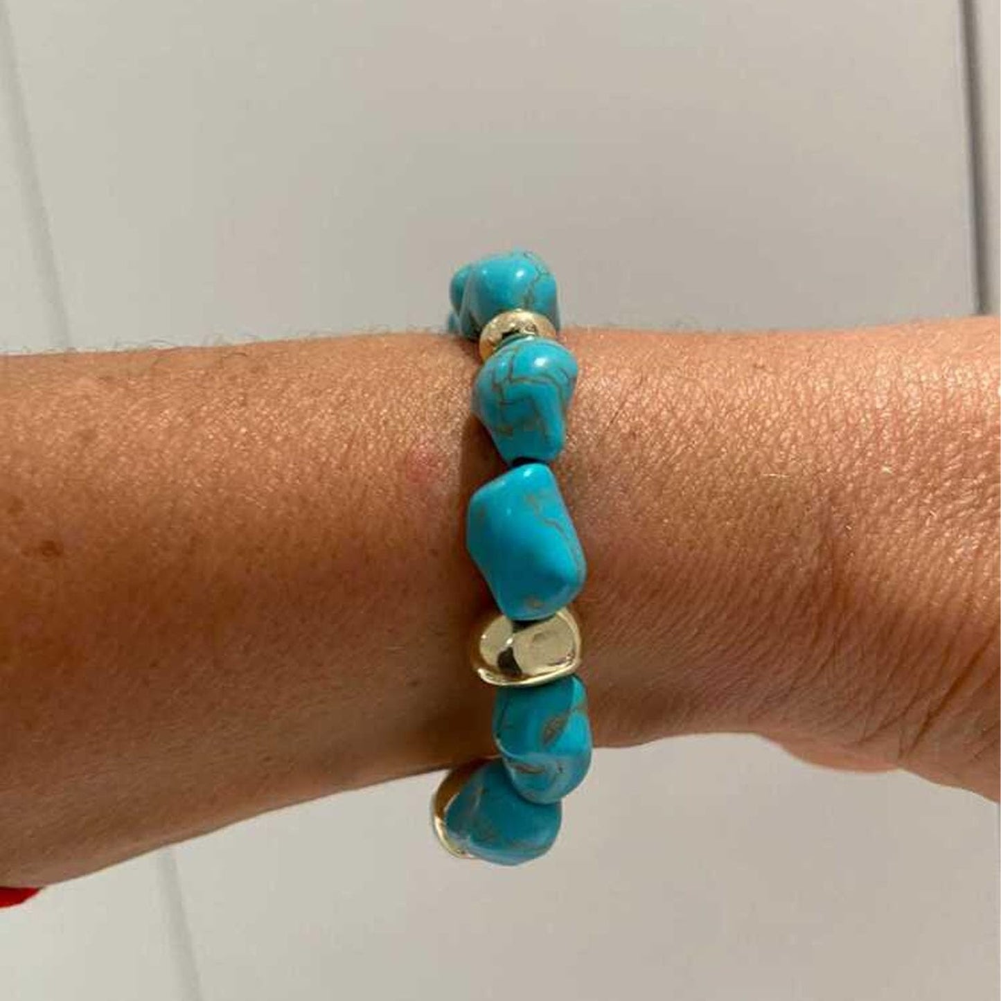 VIEKYBUTTY Blue Irregular Tumbled Turquoise Stone Bracelet, Gold Metal Accent Pulseras para Mujer Boho Jewelry for Women Daily Wear Women Bracelets Healing Energy Accessory