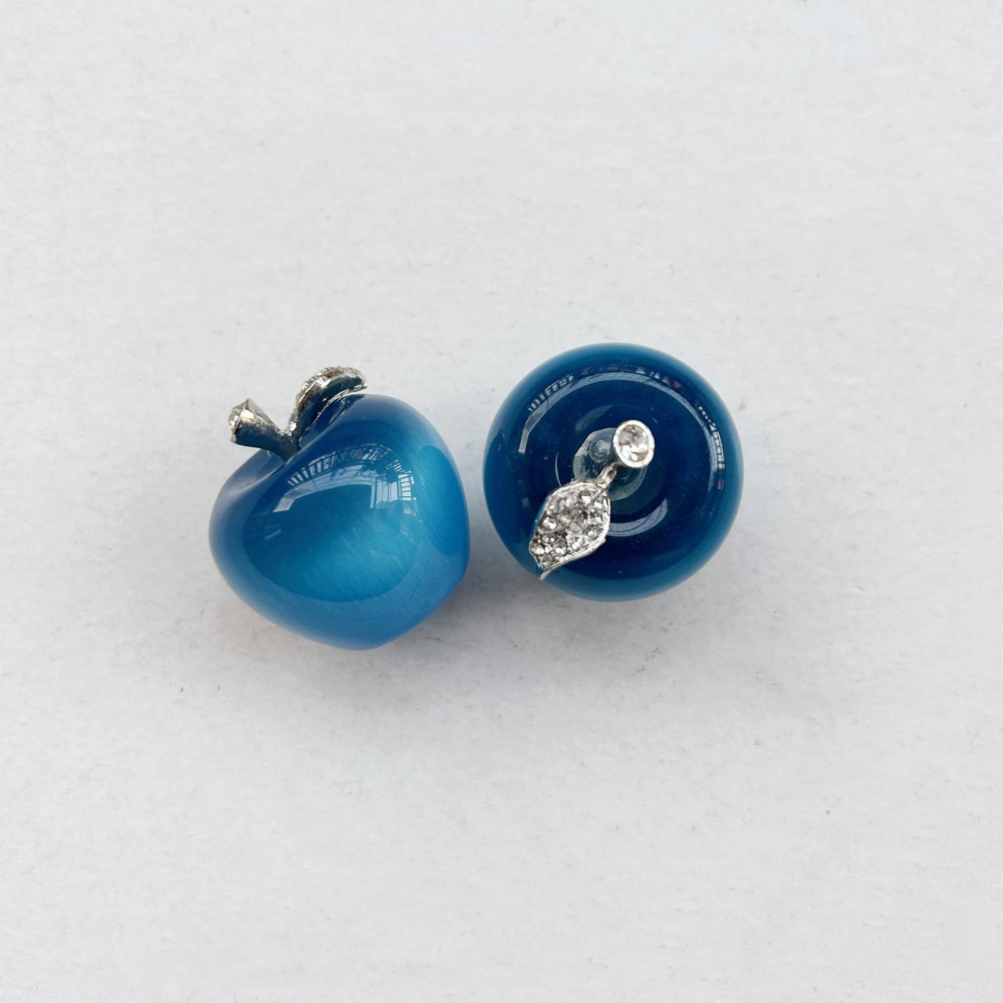 Sunshcat Blue Cat's Eye Stone 1.18 Inchs Apple Crystal and Healing Stone Statues,Room Decoration Christmas Decorations Thanksgiving Gifts Office Gifts Collectibles