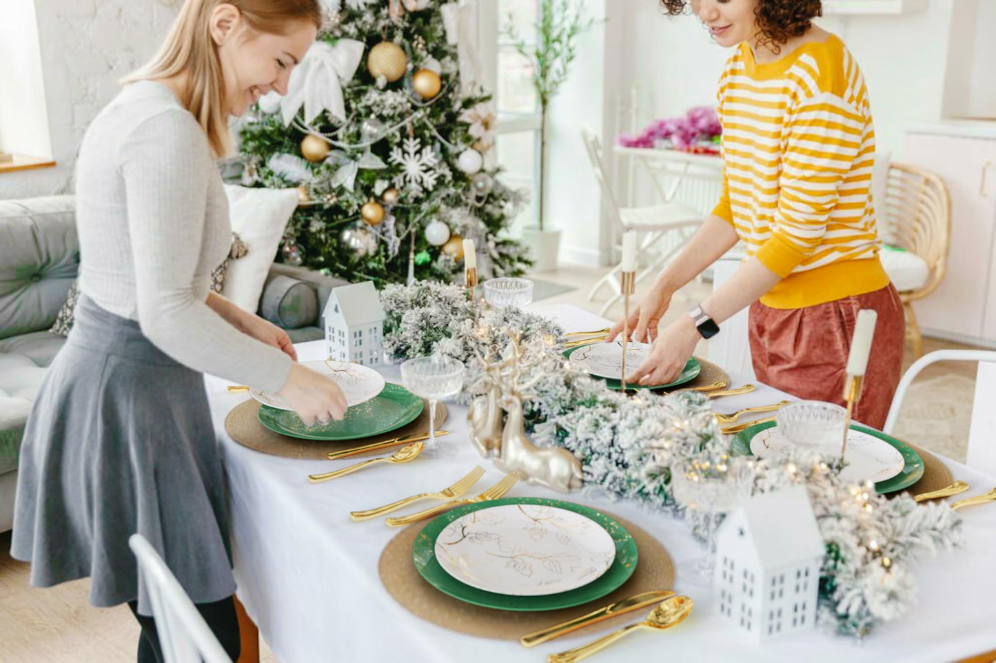 Trendables Christmas Plates Disposable 100 Pcs Christmas Dinnerware Set, Christmas Plastic Plates Set Includes: 20 10" Dinner Plates, 20 8" Dessert Plates & 20 Of Each Gold Forks, Knives & Spoons