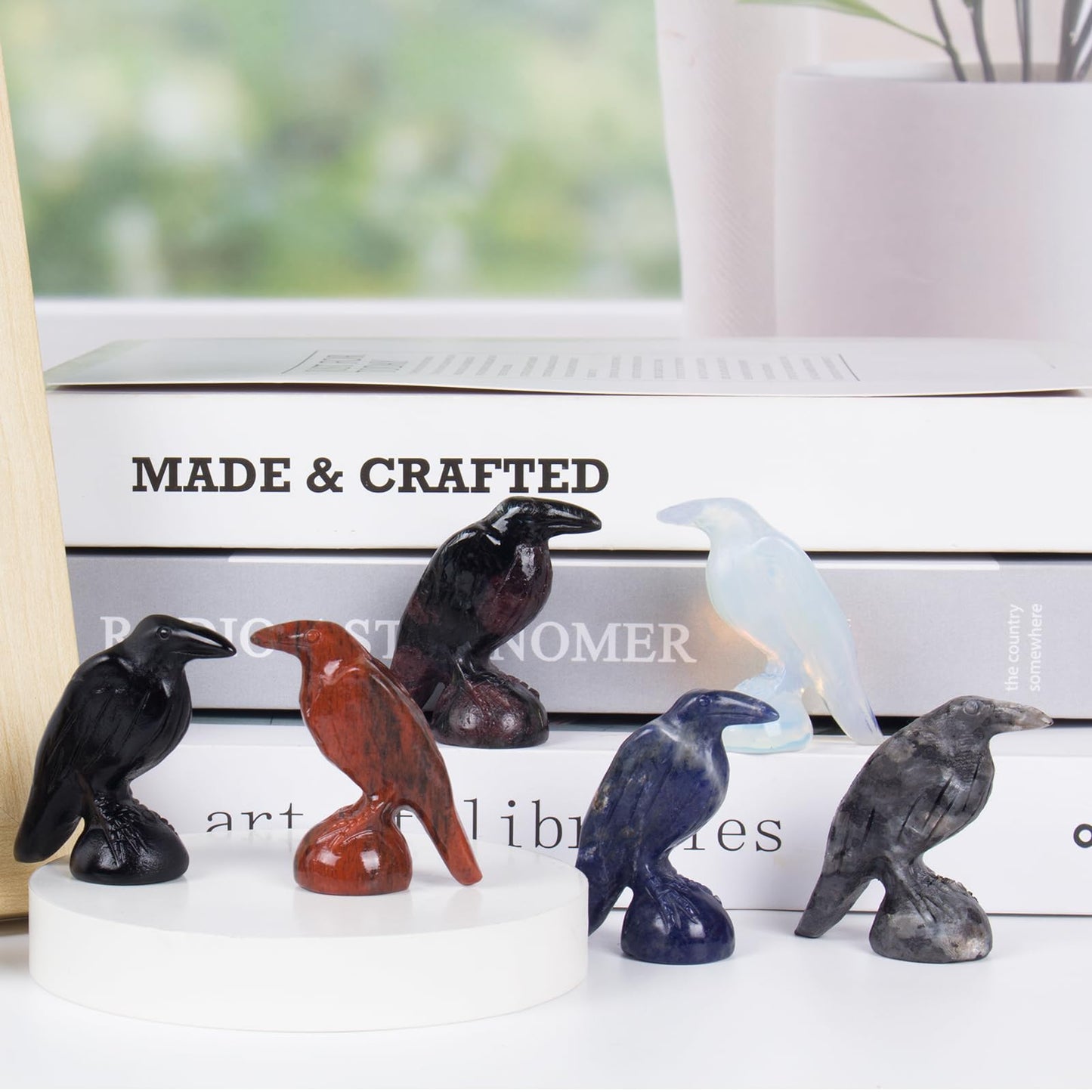QLRSUXN Natural Red Sesame Stone Raven Figurines, 2 Inch Healing Crystal Animal Statues, Lucky Guardian Pocket Crow Figurines as Women’s Gifts, Raven Statues for Office Home Decor and Ornament.