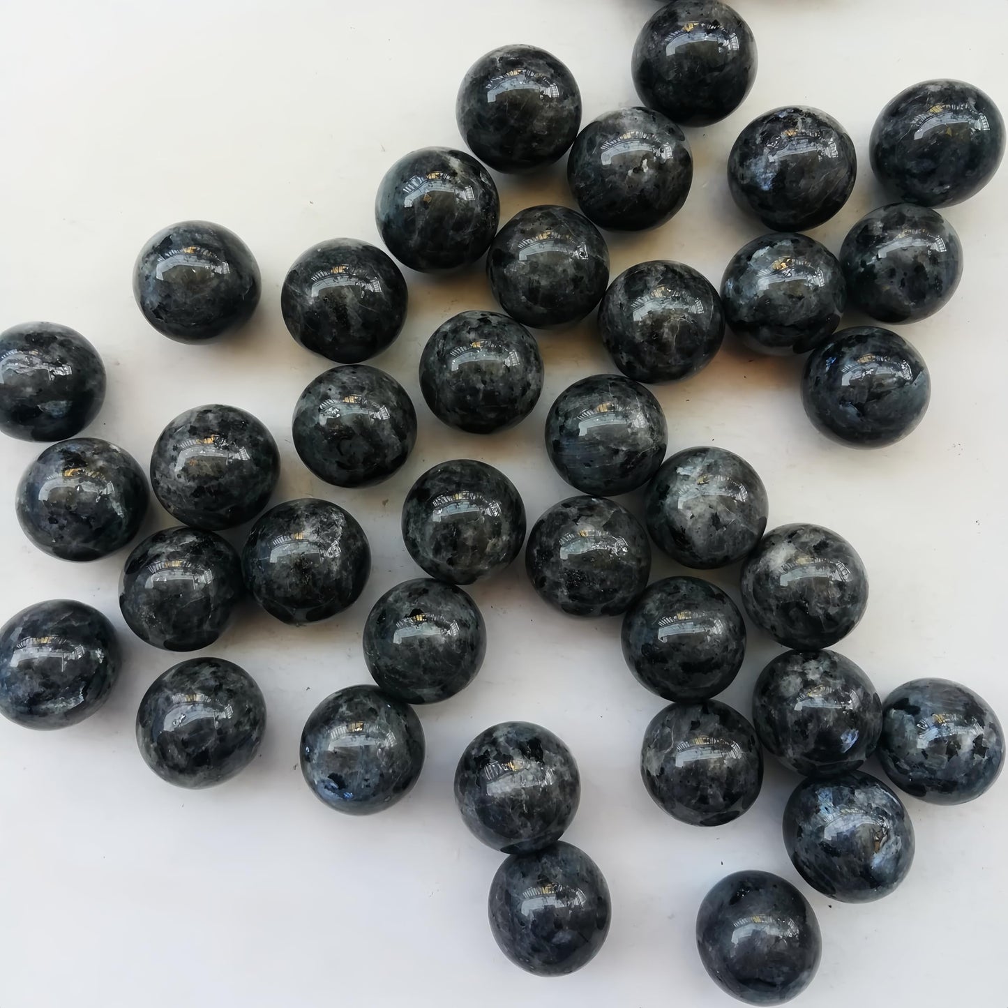 Sunshcat Natural Black Labradorite 0.78 Inchs Crystals and Healing Stone Ball Set,Home Desktop Feng Shui Array Decoration(7 Pieces) 