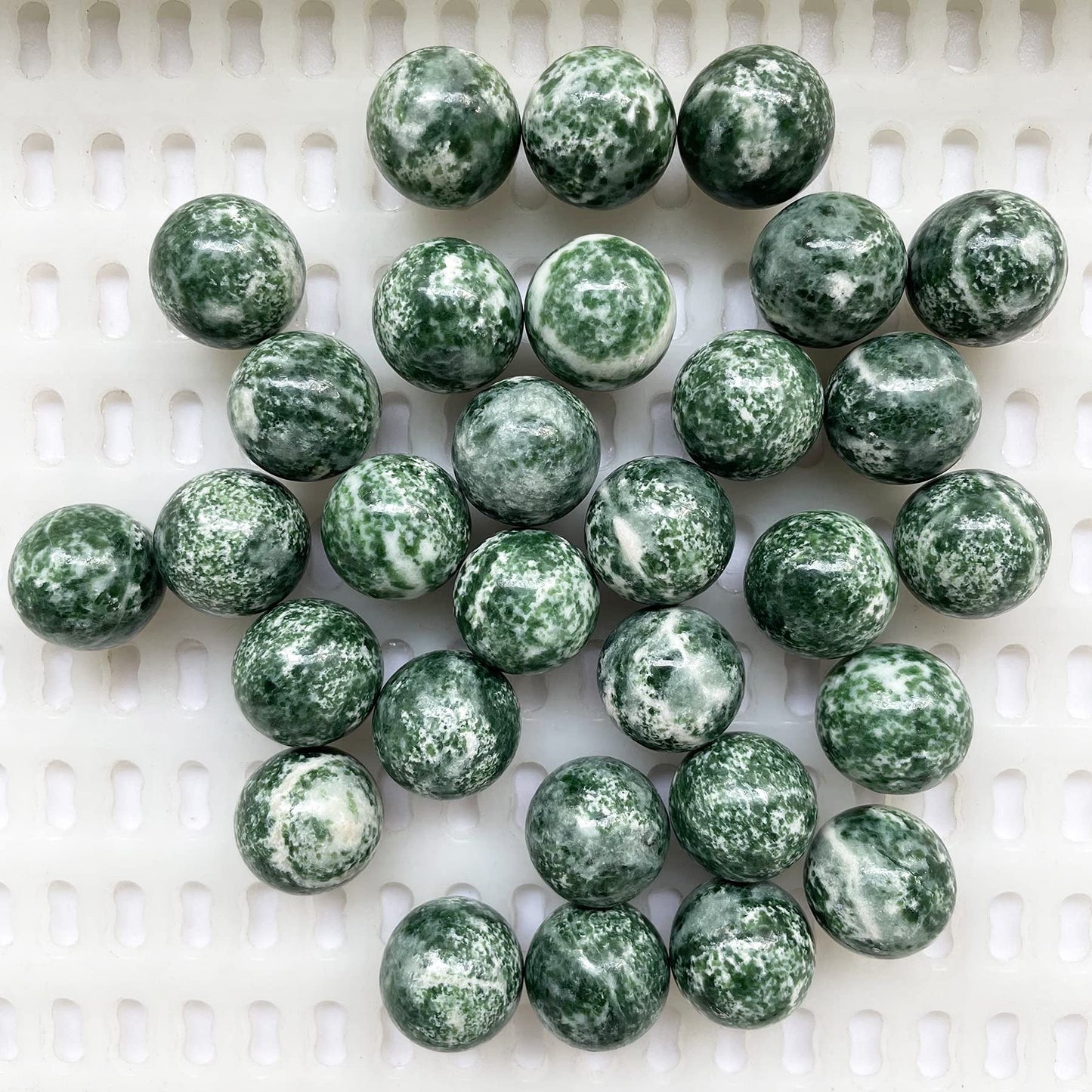 Fekuar 5 Pcs Africa Green Jade Crystal Sphere Ball Set, Polished Healing Energy Mineral Gemstone Balls for Reiki Chakra Decoration Fengshui 20mm