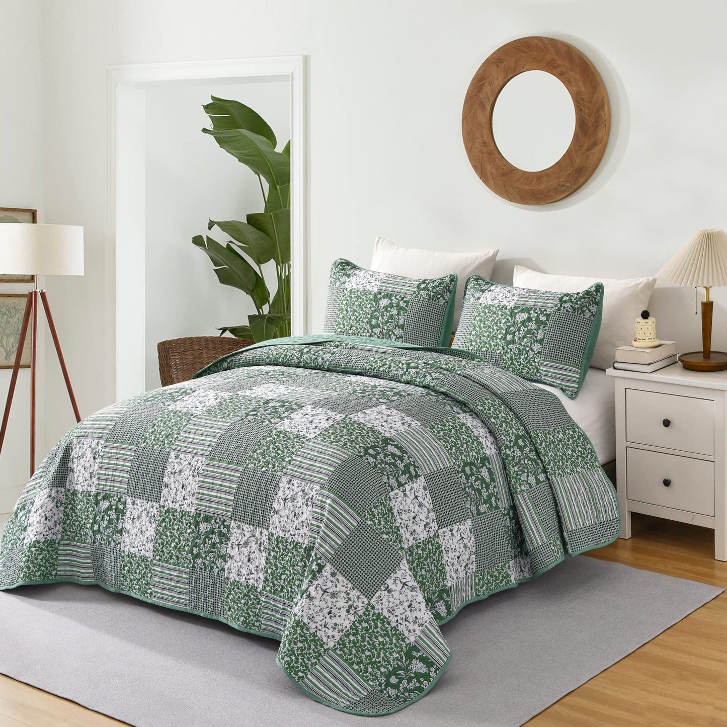 Mybedsoul Green Boho Queen Quilt Set, 3-Piece Reversible Soft Plaid Floral Bedding Set with 2 Pillow Shams - Sage Green Queen Size Quilt Bedspread Coverlet Set 90” x 96”