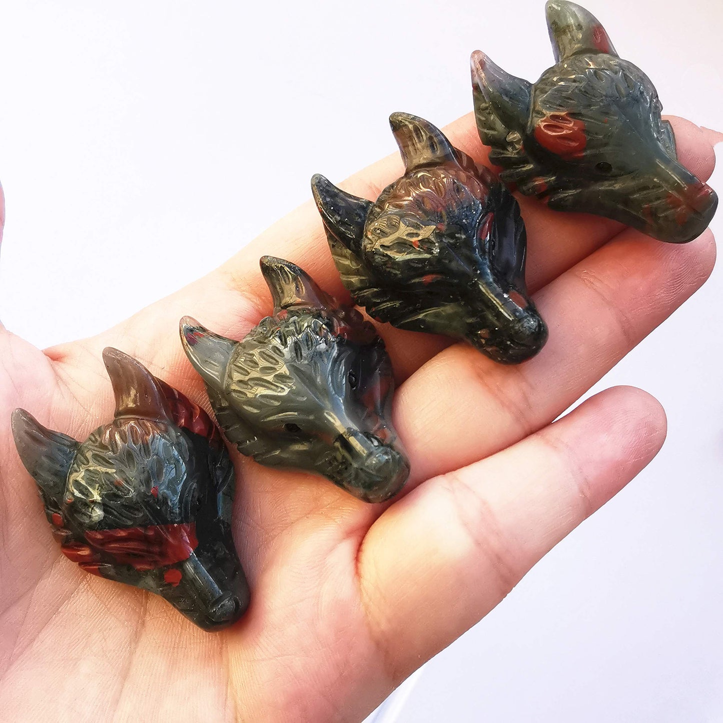 Bacatgem Natural African Bloodstone 1.57 inchs Wolf Head Pocket Crystals and Healing Stone Figurine,Haped DIY-Jewelry Pendant