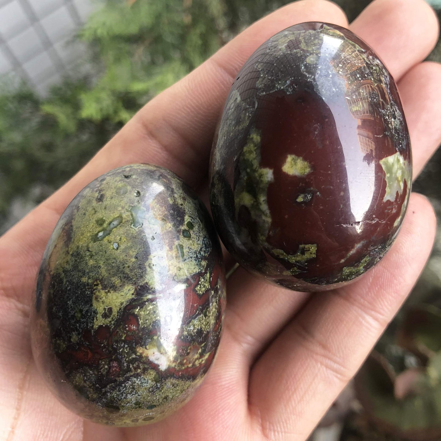favoramulet Polished Stone Egg for Easter Day, Palm/Pocket/Worry Enegry Healing Crystal Display Sphere Figurine Fengshui, Dragon Blood Stone 1.8" x 1.3"