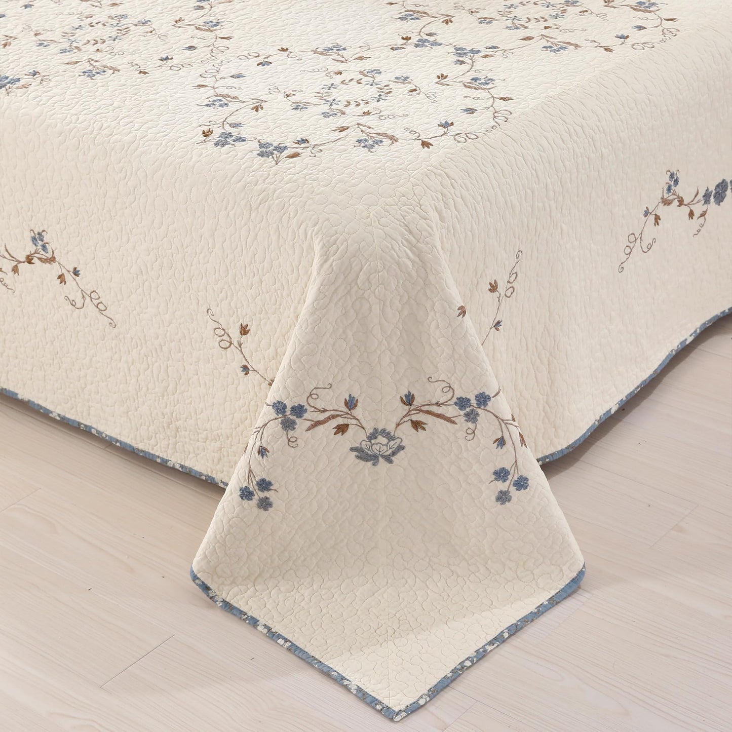 Quilt Set Blue Floral 3D Embroidery Pattern 3 PCS 100% Cotton Reversible Quilted Embroidered Decorative Bedspreads Coverlet Set, Lightweight &Soft King Size White Bedding Coverlet for All Season
