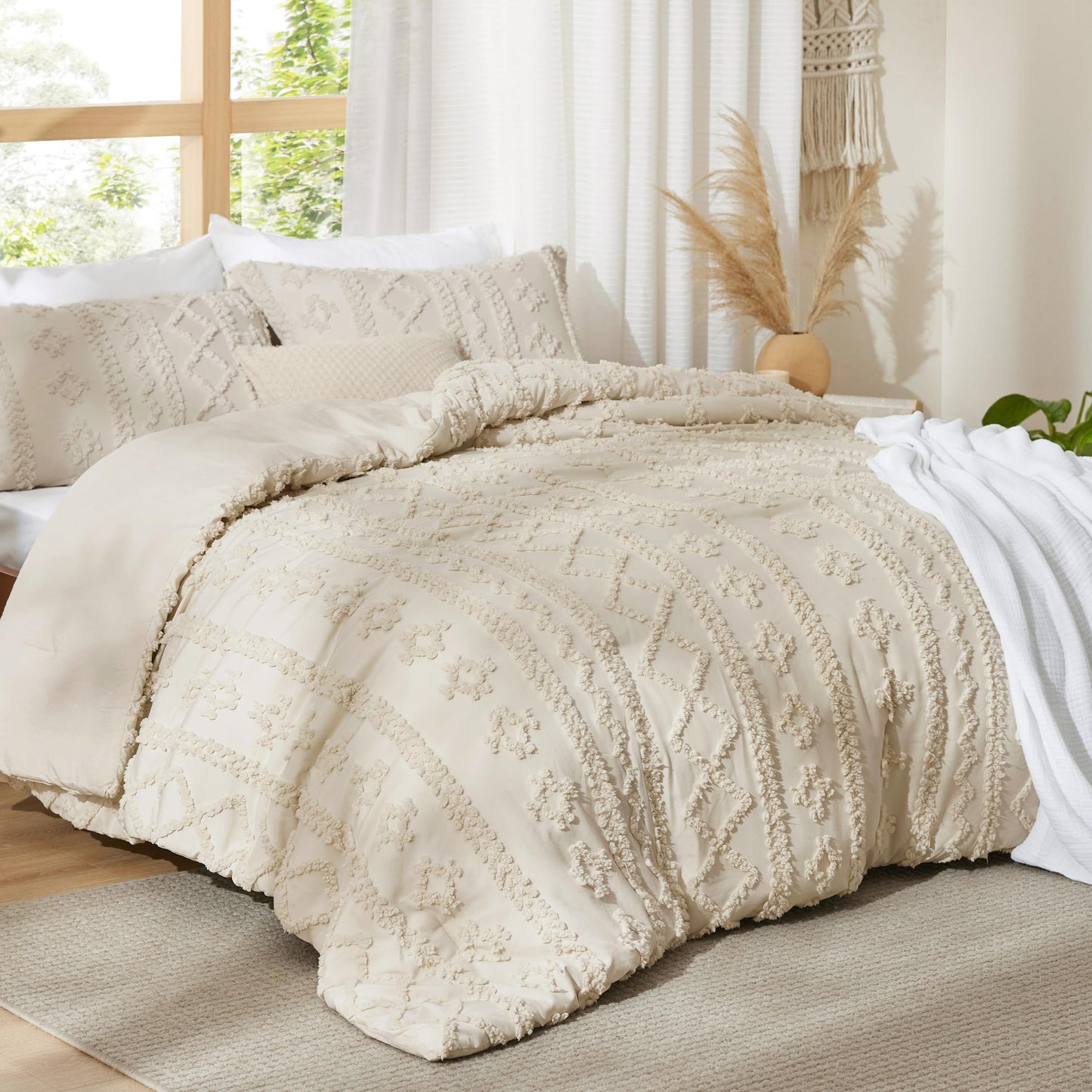 Bedsure Tufted Boho Comforter Set Queen Size - Beige Boho Bed Set, GentleSoft™ 3 Pieces Farmhouse-Style Embroidery Bedding, Gifts for Woman, Soft Jacquard Queen Comforter for All Seasons