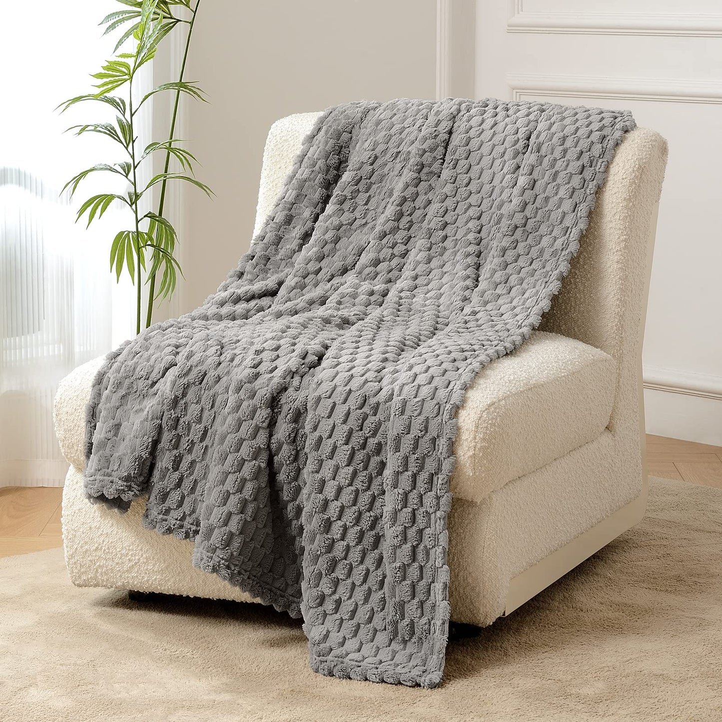 FY FIBER HOUSE Fleece Throw Blanket for Couch 300GMS Super Soft Plush Fuzzy Blankets and Throws for Sofa Bed Office, 40x50 Inches, Light Grey