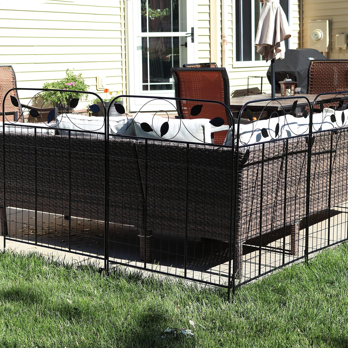 Sunnydaze Winding Vines 10-Foot 4-Piece Steel Decorative Garden Fence Panels - 30" W x 36" H Per Panel - Black
