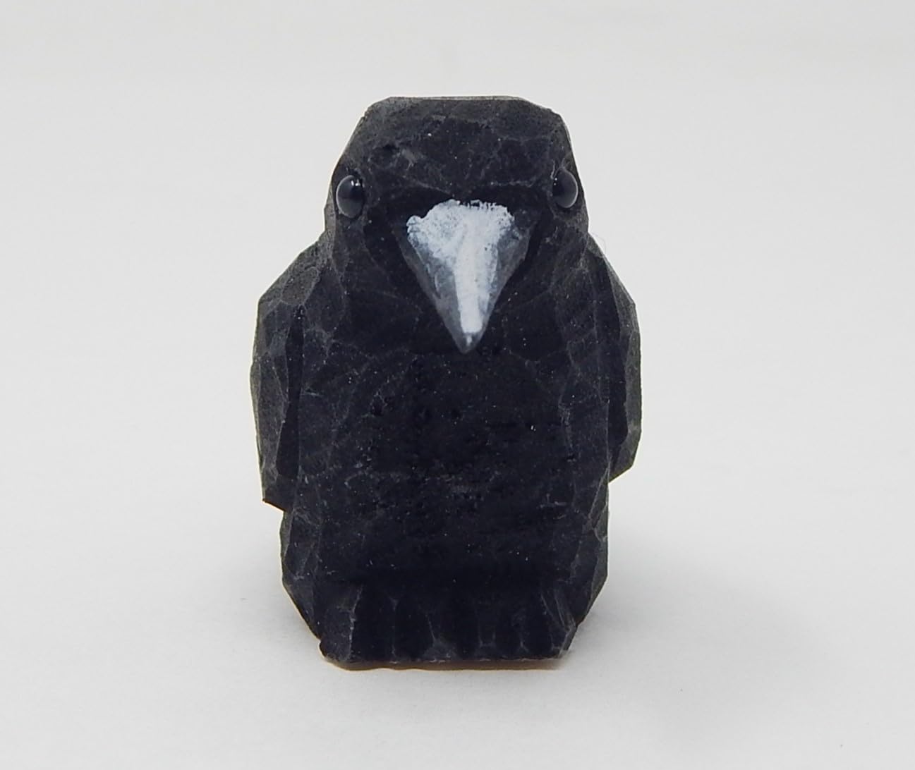 Selsela Hand-Carved Raven Figurine - Rave Black Bird Crow Figurine Statue Sculpture Art Miniature Wood Carving Decor Small Animal, Gothic Decor & Collectible Ornament. Nature-Inspired Gifts