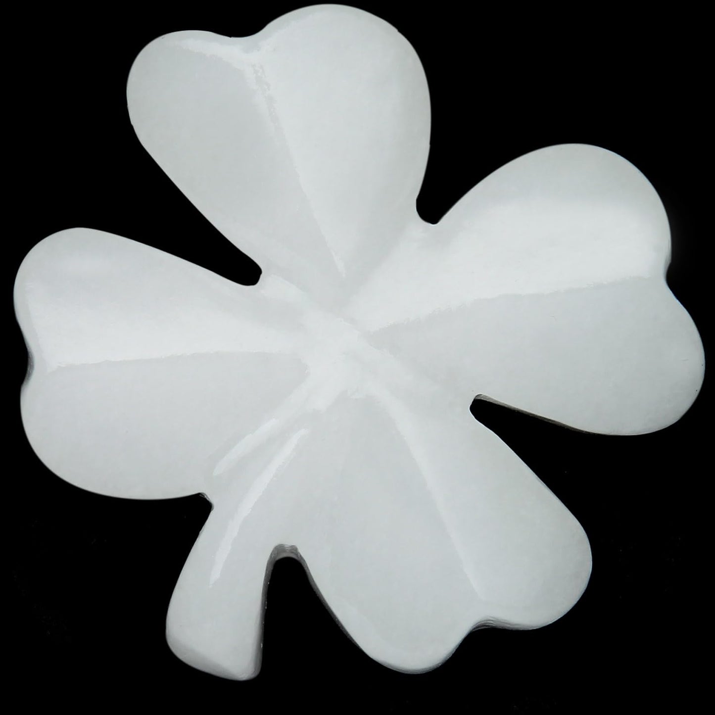 Hguxmcu Natural White Jade Four Leaf Clover - Feng Shui Lucky Crystal for Love Positivity, Polished Healing Stone Decor, Birthday Gift for Her Gift for Women Men