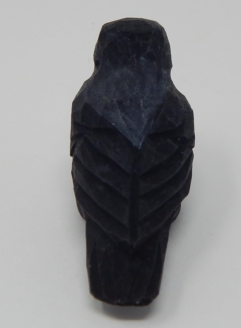 Selsela Hand-Carved Raven Figurine - Rave Black Bird Crow Figurine Statue Sculpture Art Miniature Wood Carving Decor Small Animal, Gothic Decor & Collectible Ornament. Nature-Inspired Gifts