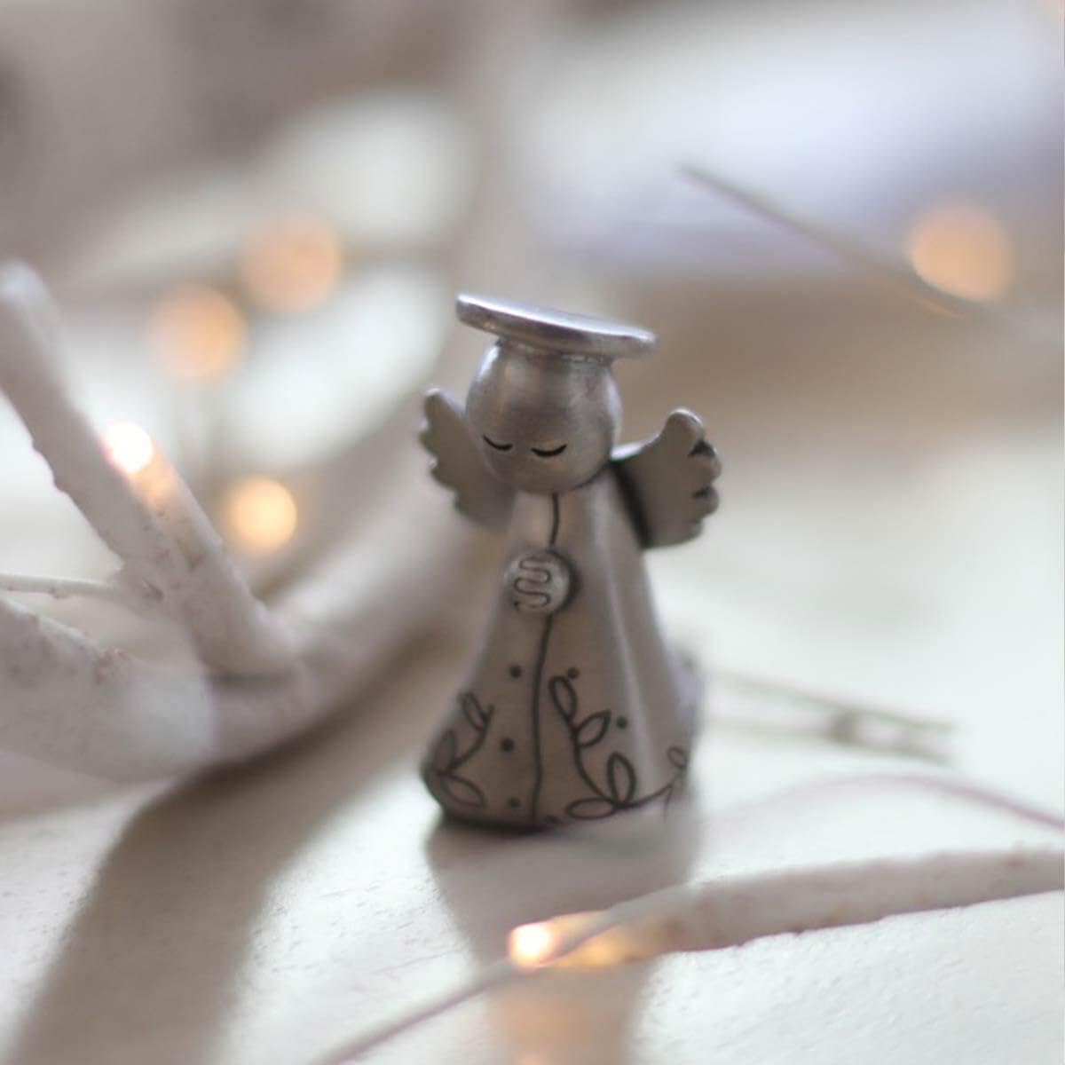 LISA LEONARD DESIGNS Pewter Kneeling Angel Nativity Figurine Hand-Molded Christmas Village Miniature Ornaments Holiday Home Decorations Collectible Religious Decor Christian Gift Scene Display