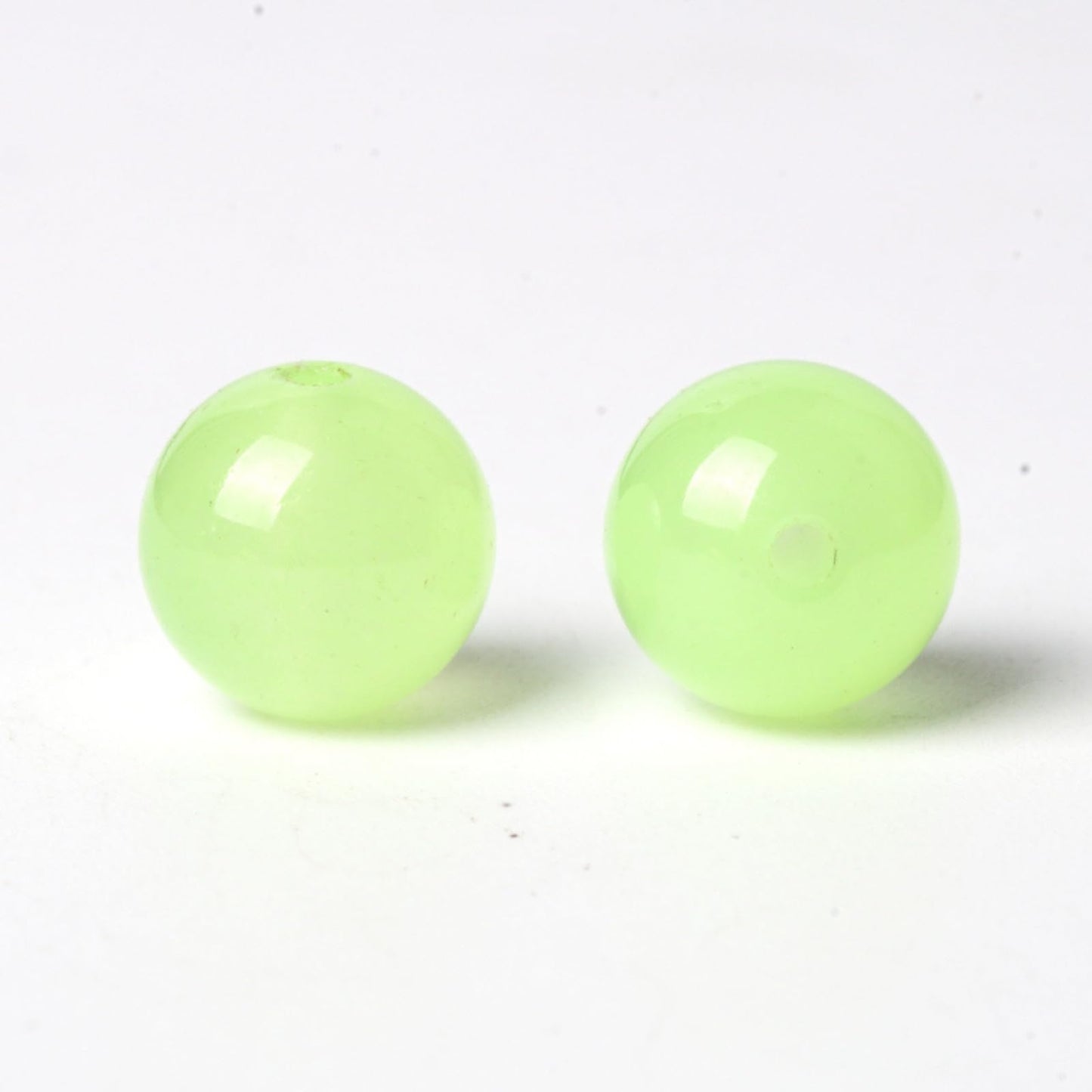 ACYUNLEI 100Pcs Natural Stone Beads 6mm Mint Green Jasper Round Loose Gemstone Energy Healing Beads Hole Size 1mm DIY Smooth Beads for Bracelet Necklace Earrings Jewelry Making