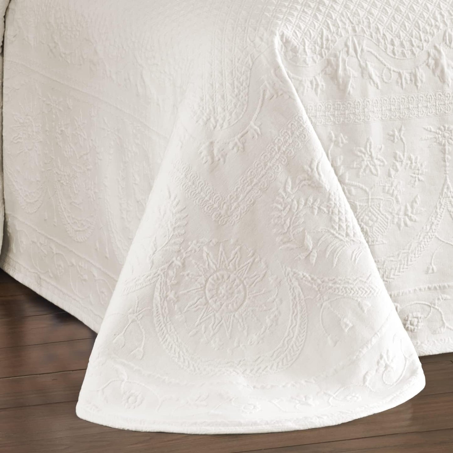 HISTORIC CHARLESTON King Charles Modern Farmhouse Floral Matelasse Bedspread, 100% Cotton Breathable Bedding, Full/Queen, Ivory