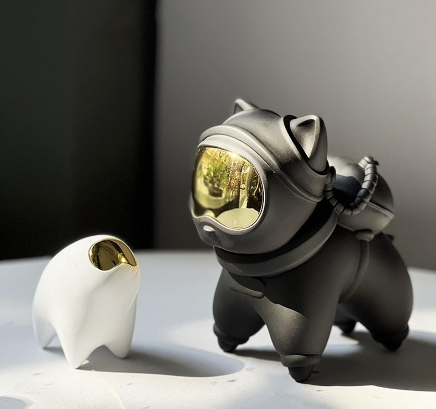 ZMLOOK Mini Space Spirit Statue | Charming Astronaut-Inspired Figurine (3.06" x 2.09" x 3.07") | Perfect Desk, Living Room & Bedroom Decor | Ideal Gift for Space Lovers & Fantasy Enthusiasts（White B）