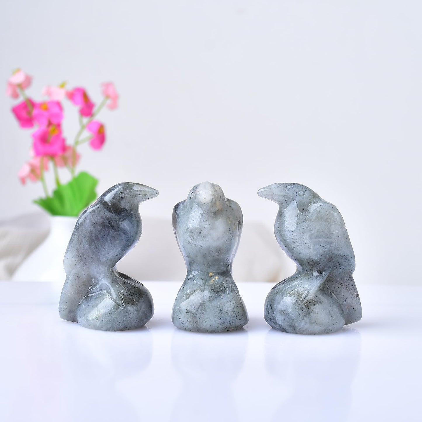 WUYOUSHI Natural Labradorite Crystal Raven Statue 2" Healing Crystal Handmade Sculpture Guardian Pocket Statues Reiki Meditation Office Home Decoration Gift
