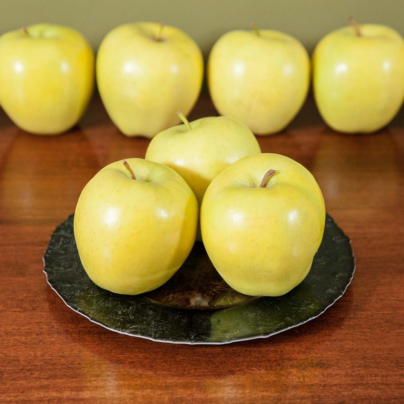 Perfect Plants Golden Delicious Apple Tree 1 Gallon | Live Fruit Trees for Outdoor Planting | Self Fertile & Easy to Grow | Sweet & Healthy Fruits Perfect for Home Gardens