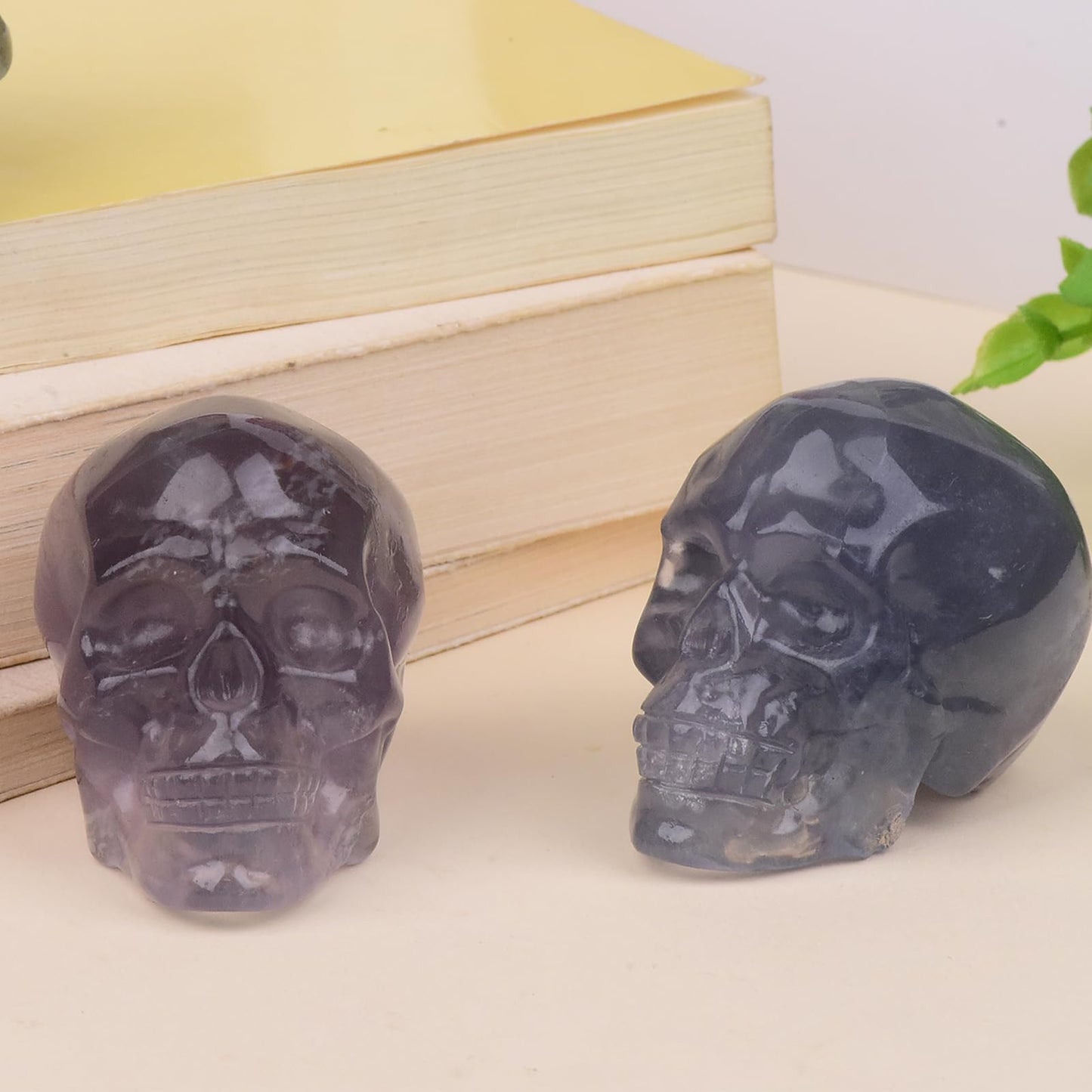 QLRSUXN 2 Inch Fluorite Crystal Skulls Decor,Human Skull Sculpture Statues Healing Crystal Decor,Halloween Skull Figurines,Home Office Decoration Christmas Meditation Gifts for Men Women