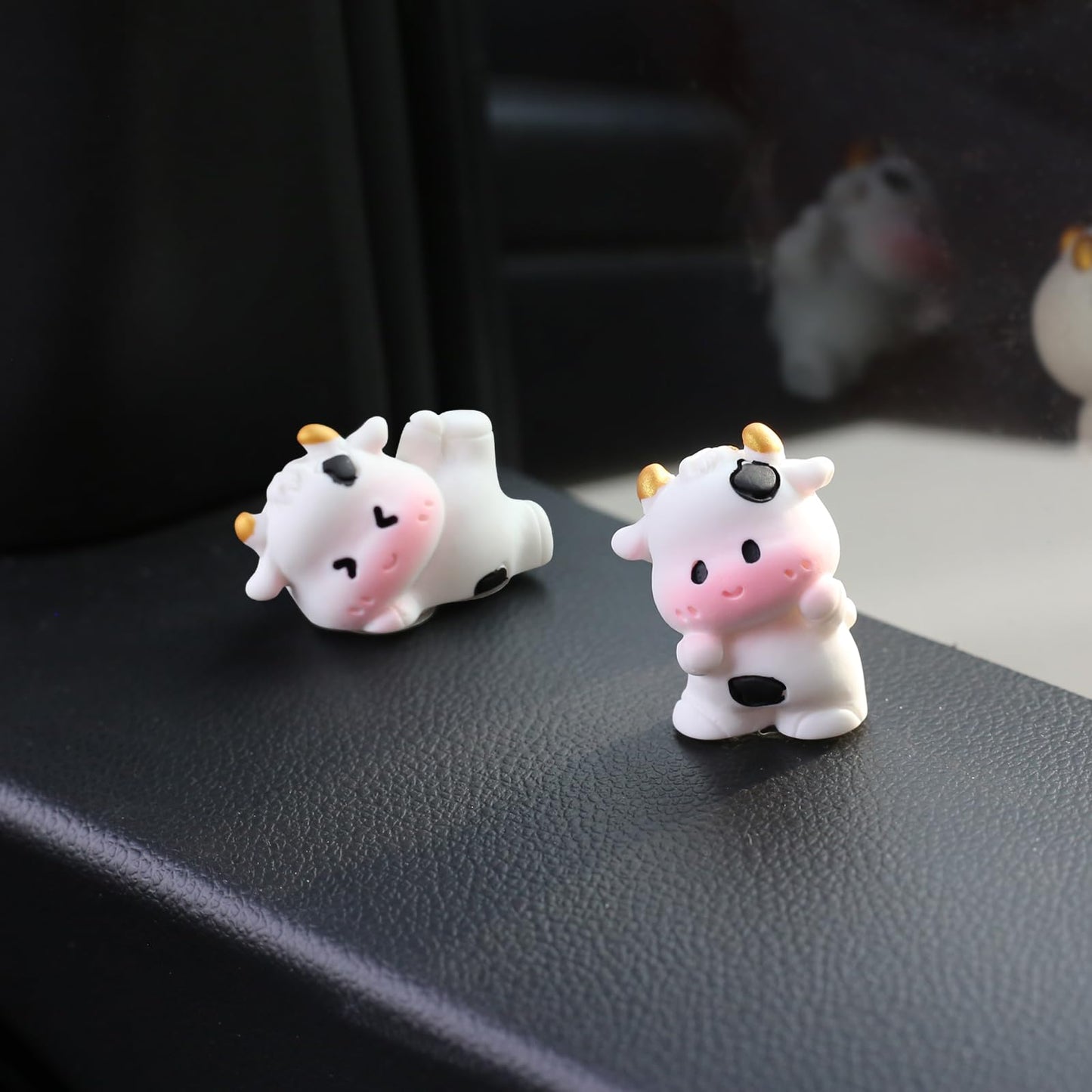 6 Pcs Mini Cows Car Accessories, Cow Print Dashboard Decorations & Rear View Mirror Ornaments, Cute Car Decor for Women Girl