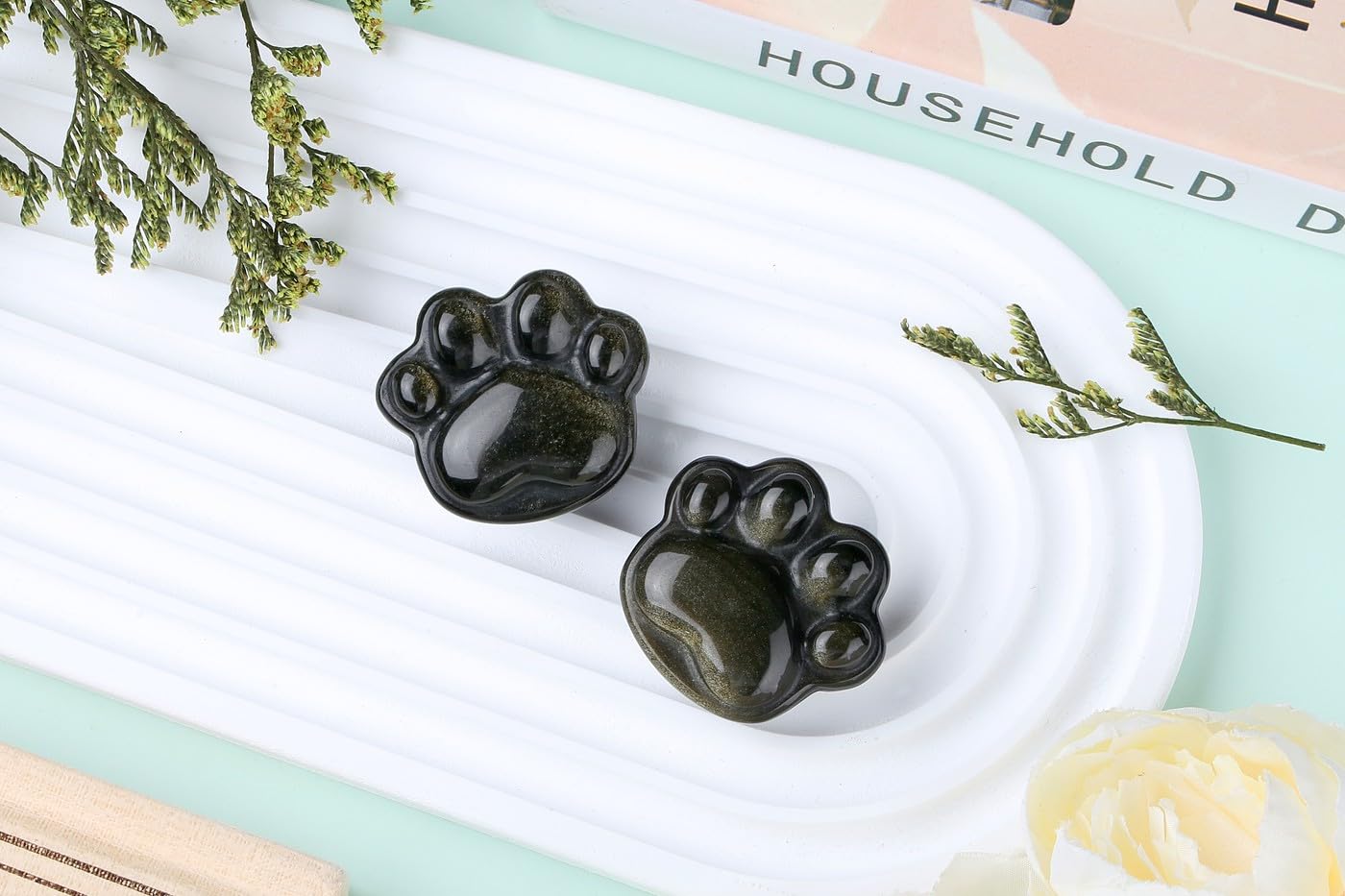 NUKAYAI Gold Obsidian Cat Statue Crystals and Healing Stones Carved Figurines for Handcrafted Worry Stone Crystal Decoration Natural Gemstones Mini Trinkets for Cat Women Lovers