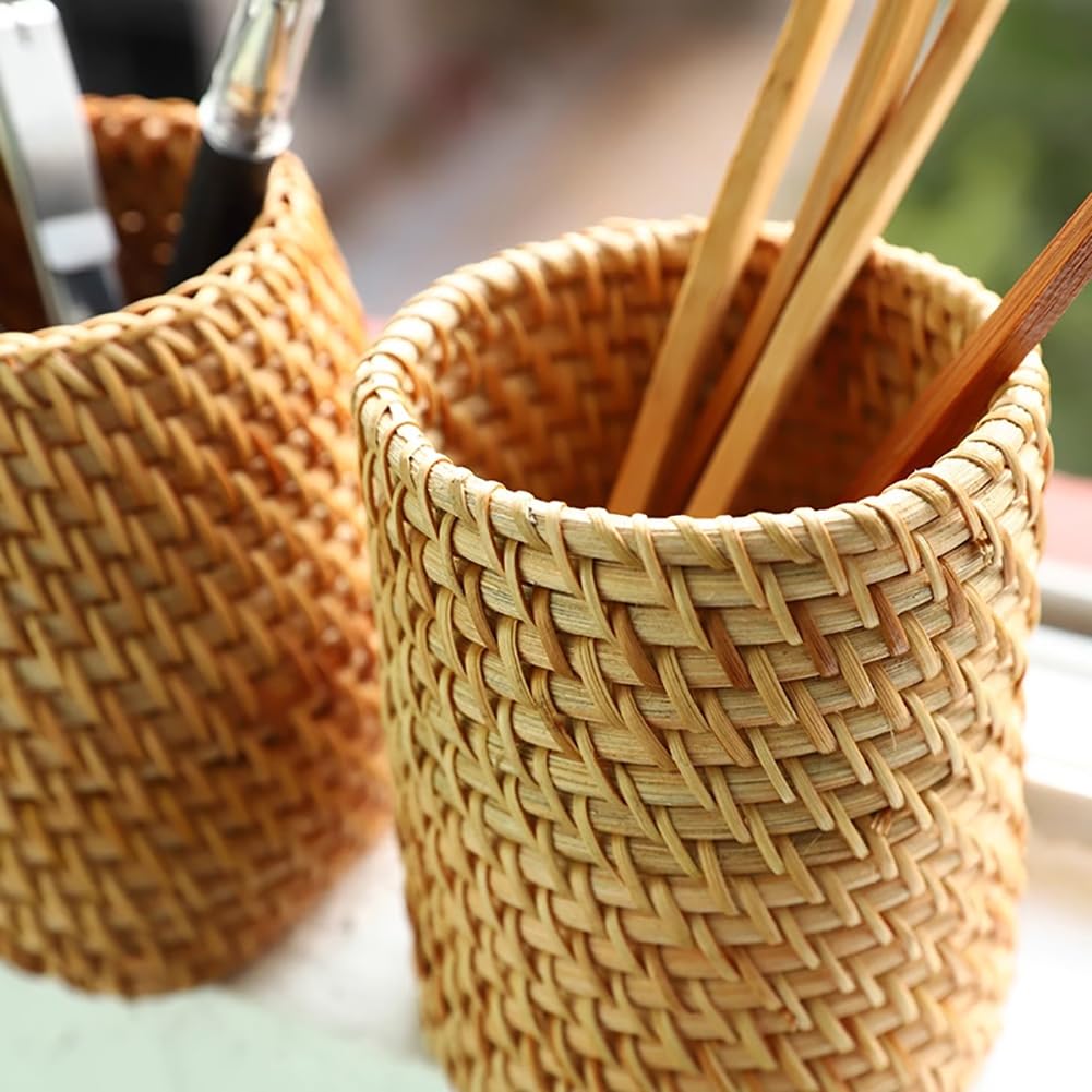 GSHLLO Round Wicker Basket Pencil Holder Boho Rattan Pen Holder Small Office Desk Organizer Cup Vanity Storage Cup Make up Brushes Storage Organizer for Home