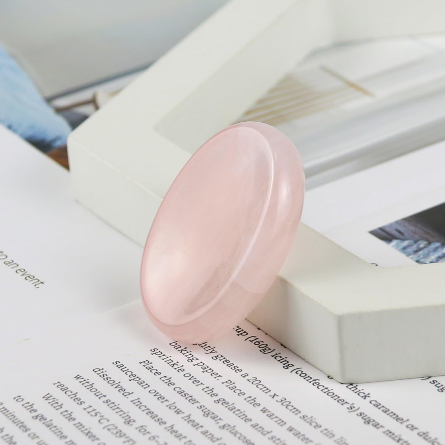 Nvzi Worry Stones Rose Quartz Crystals for Kids, Chakra Crystals and Healing Stones, Oval Palm Stone, Thumb Stone, Crystals for Beginners, Spiritual Gifts for Women, Meditation Accessories (1PCS)