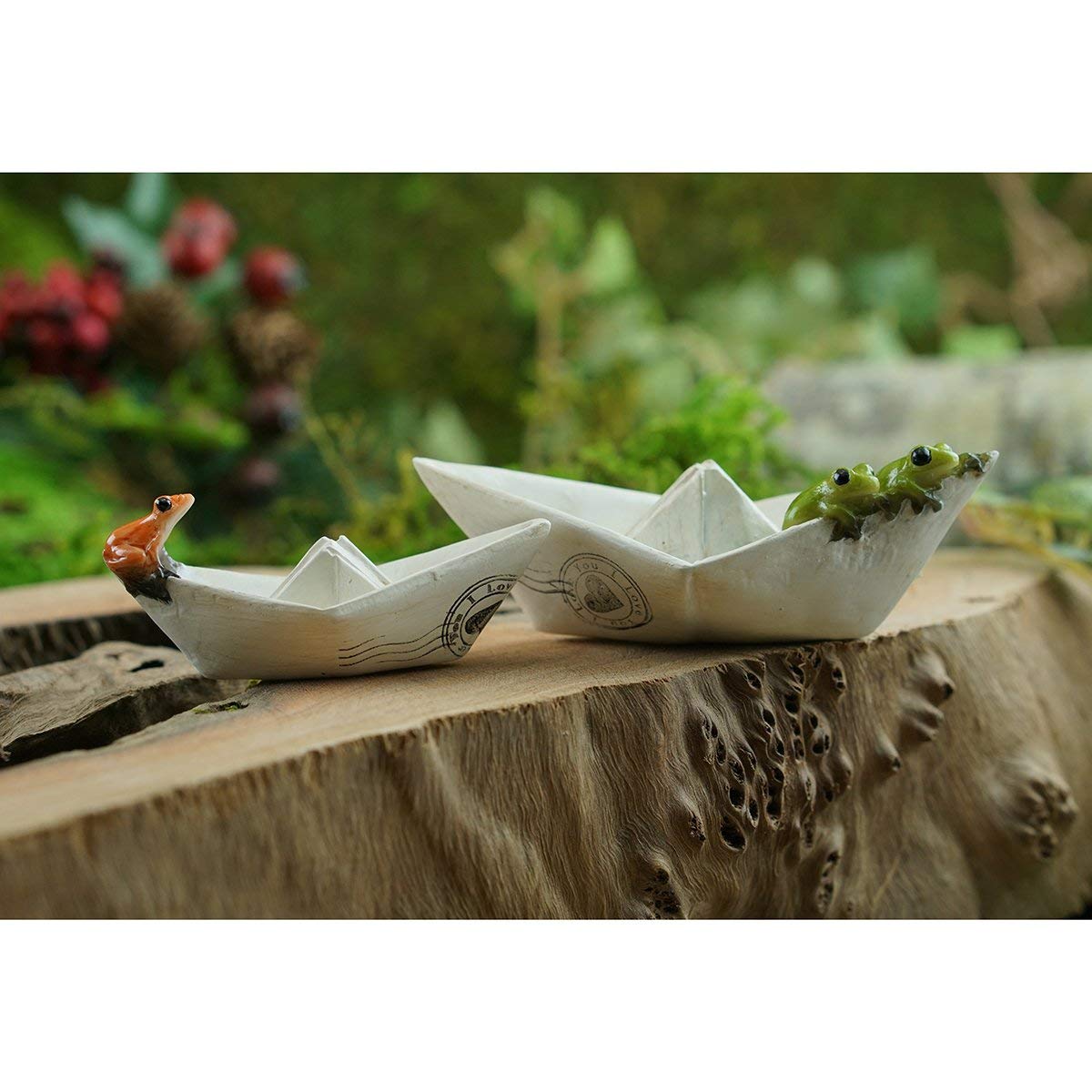 Top Collection Miniature Fairy Garden and Terrarium Sealed with Love Frogs on Paper Boat Statue