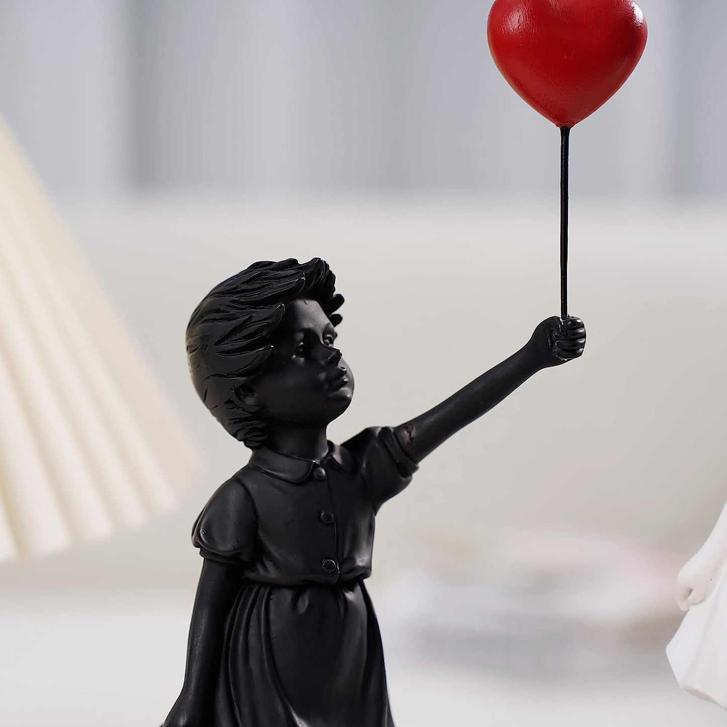 ILYISFMTY Flying Balloon Girl Statue,Resin Figure Sculpture Crafts Ornament Modern Art Sculptures for Home Decor,Anti-war Theme