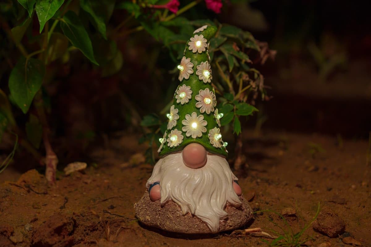 hobbyhaha Garden Gnome Solar Light Outdoor Statue, Decorative Lawn Ornament for Patio, Balcony, Yard, Housewarming Gift