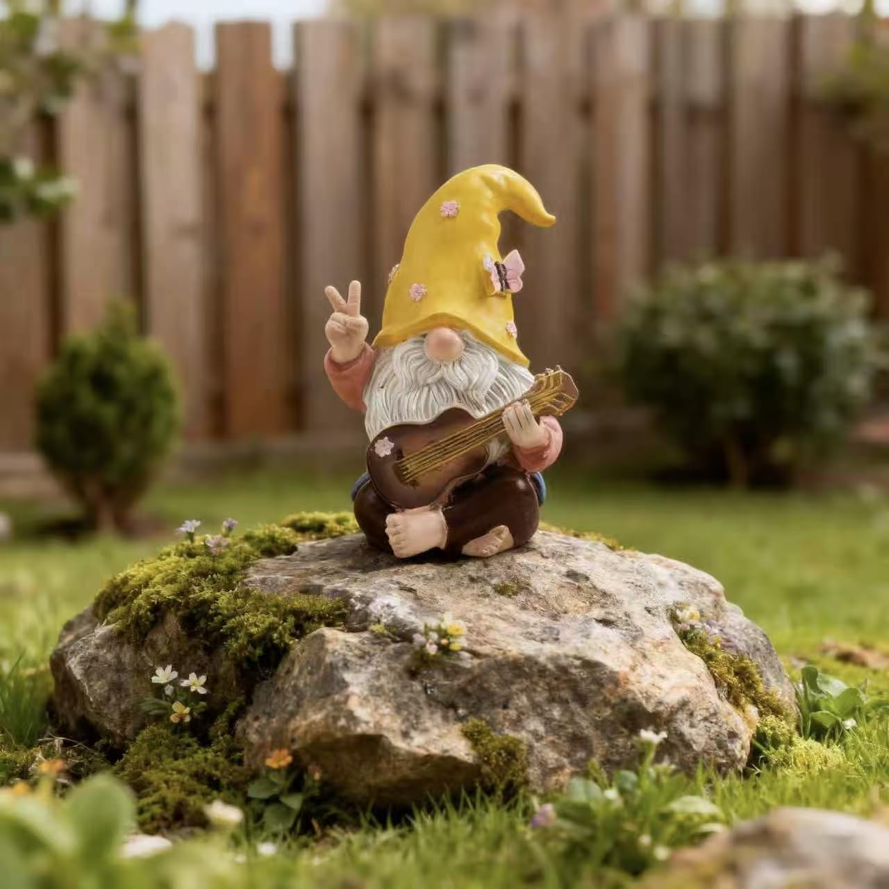 Garden Hippie Gnome Decor Statue,Funny Garden Gnomes with Peace Sign Decor Outdoor ，for House,Lawn,Patio and Porch, Gifts for Friend,Family. (Yellow)