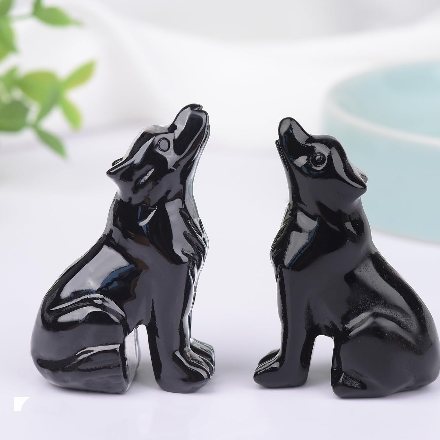 Ytbeoxk 2.1 Inch Black Obsidian Wolf Crystal Statue，Birthday Present Healing Crystal Decor，Wolf Totem Figurines Stone Energy Gemstones, in Bedroom Office Christmas Meditation Gifts for Men Gril Women