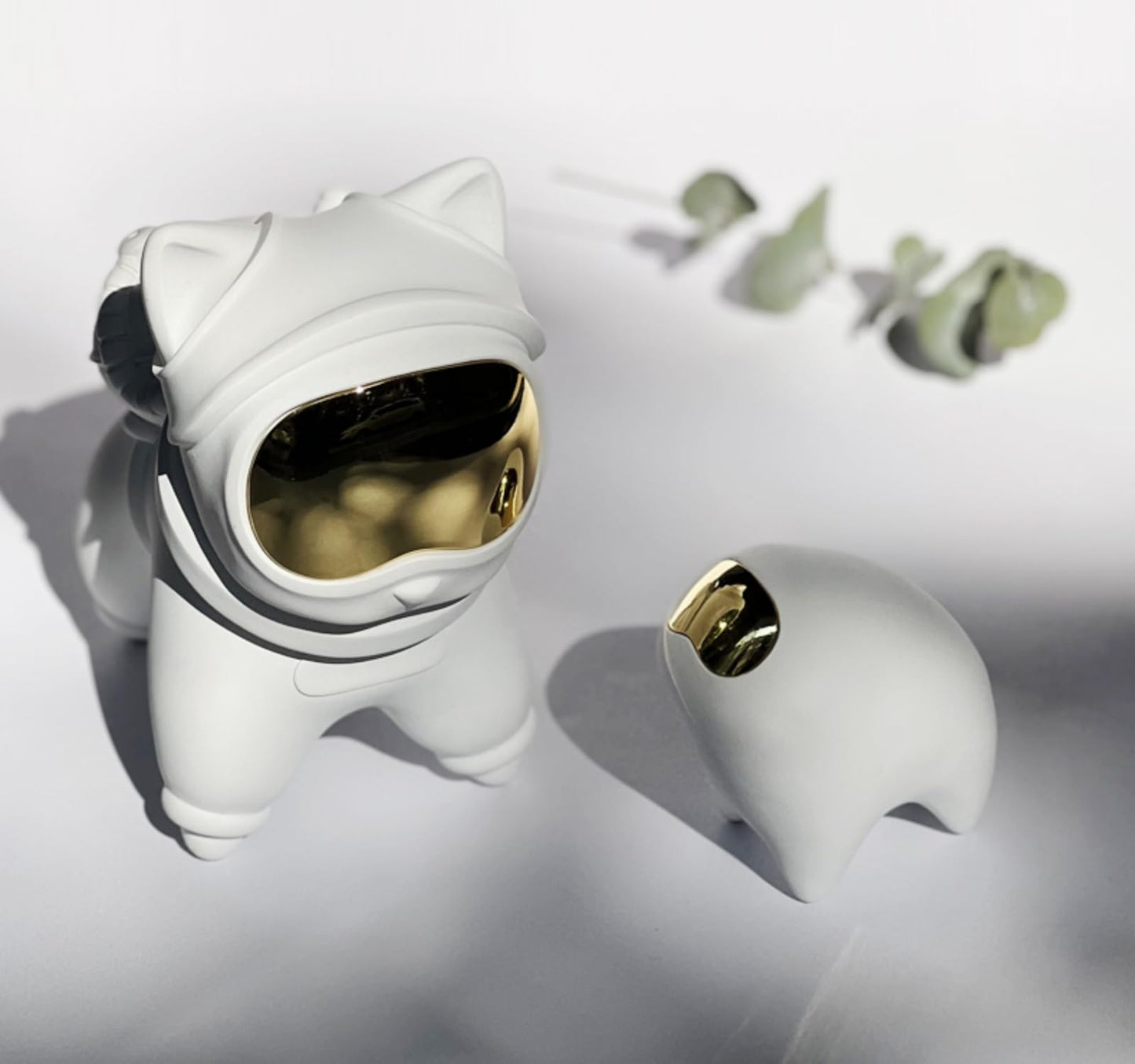 ZMLOOK Mini Space Spirit Statue | Charming Astronaut-Inspired Figurine (3.06" x 2.09" x 3.07") | Perfect Desk, Living Room & Bedroom Decor | Ideal Gift for Space Lovers & Fantasy Enthusiasts（White B）