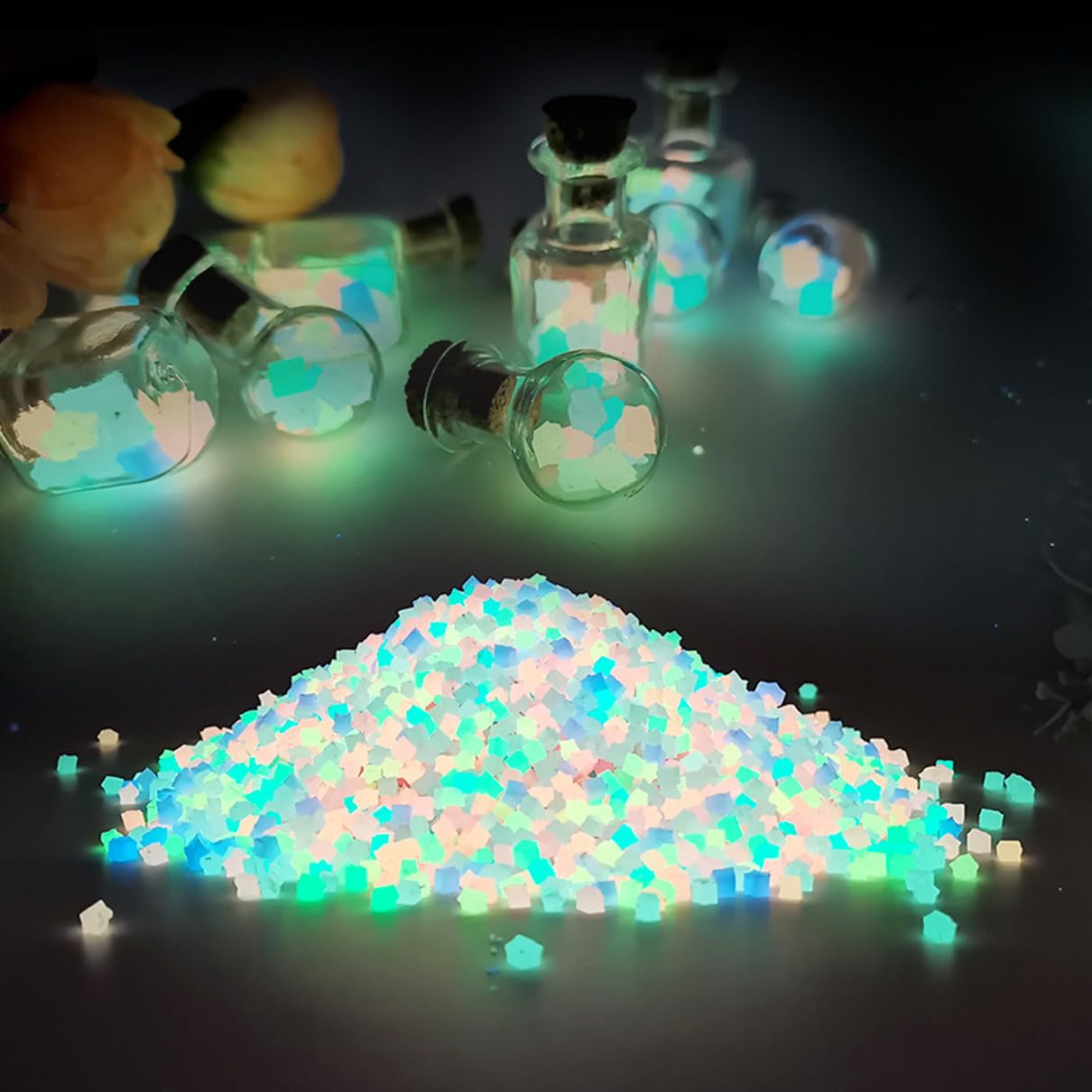 LIANJINLIU Luminous Stone (80000PCS), Glow Rock Pebbles, Fish Tank Glow Gravel, Glow in The Dark Rocks for Outdoor Decor, Garden, Patio, Lawn Christmas Gift (2kg, 2-5 mm)