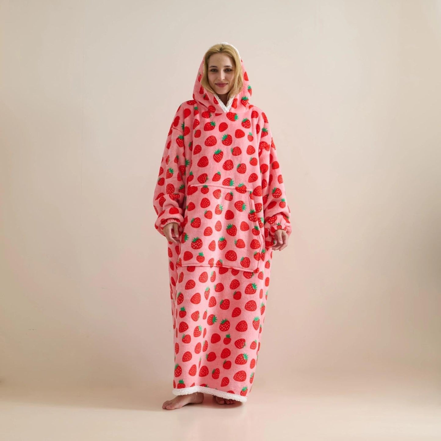 xuan dian Wearable Blanket Sweatshirt Gifts for Women and Men, Warm and Cozy Giant Blankets Hoodie, Thick Flannel Blanket with Sleeves and Giant Pocket - Strawberry