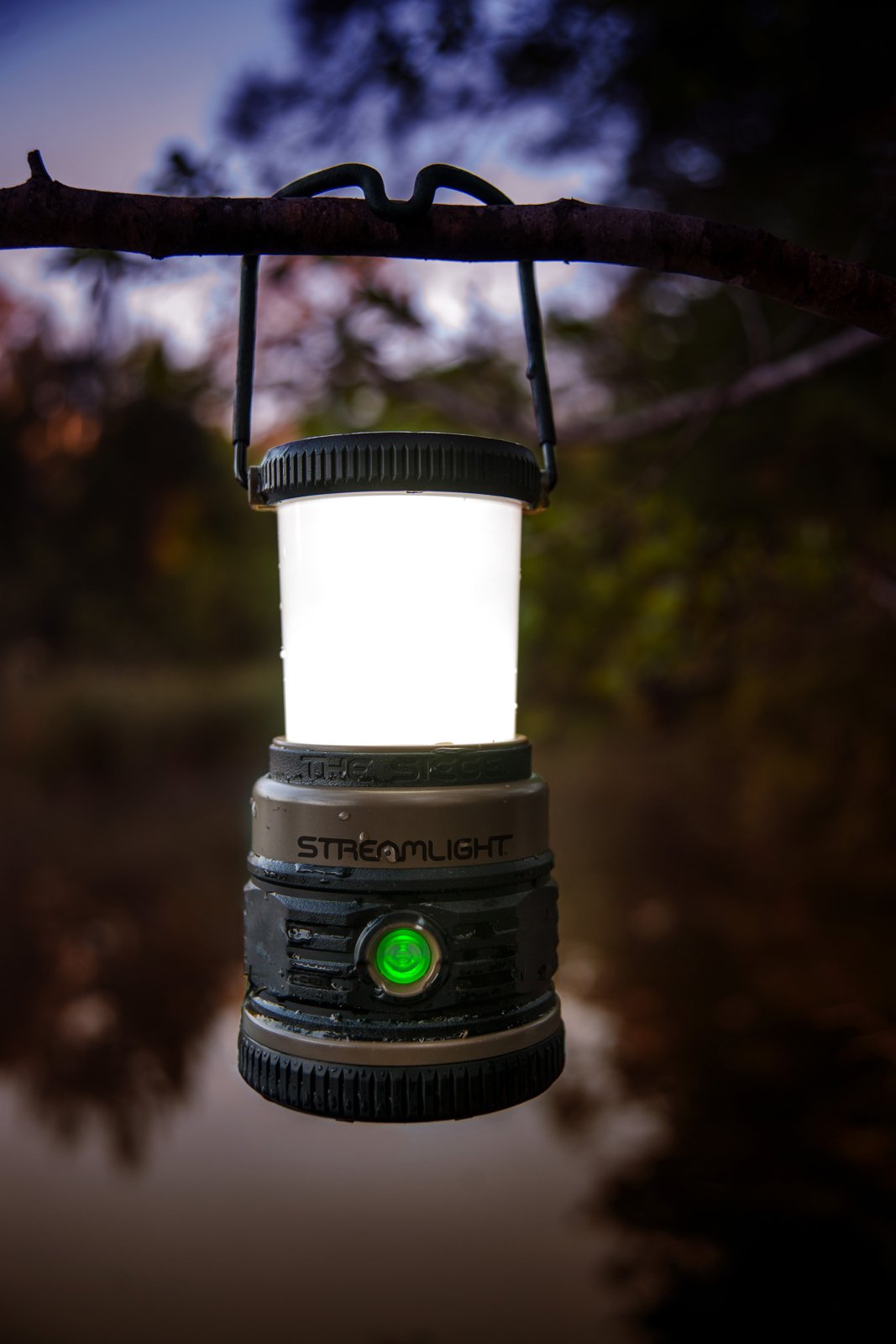 Streamlight 44931 Siege 540-Lumen Compact LED Camping Lantern with 360° Lighting for Power Outages, Hurricanes, and Emergencies, Coyote