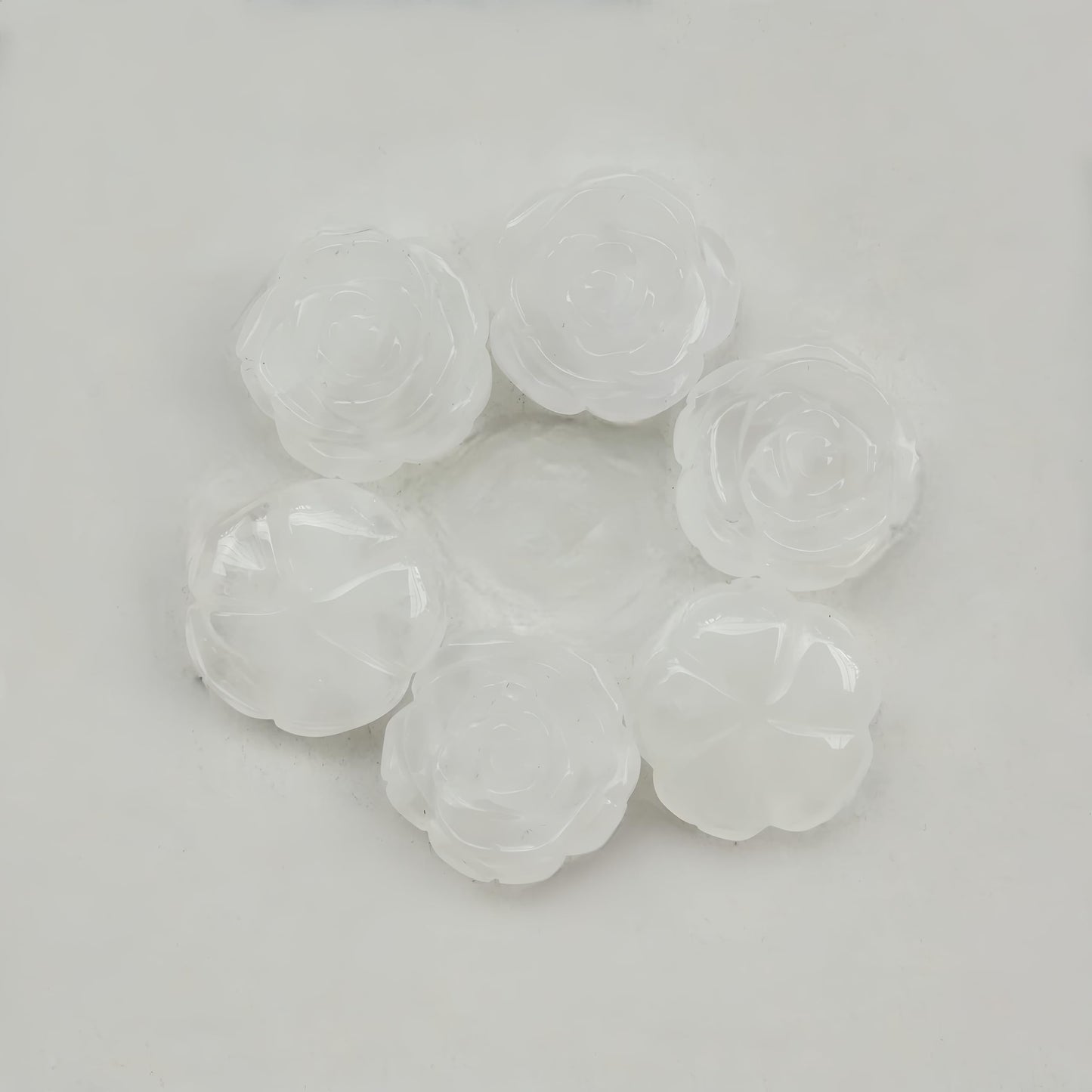Sunshcat Natural Rock Quartz Crystal Rose Pendant,Three Dimensional Carved Healing Meditation Jewelry Crystals and Healing Stone Figurine,Suitable for DIY Jewelry Making and Valentine's Day Gift