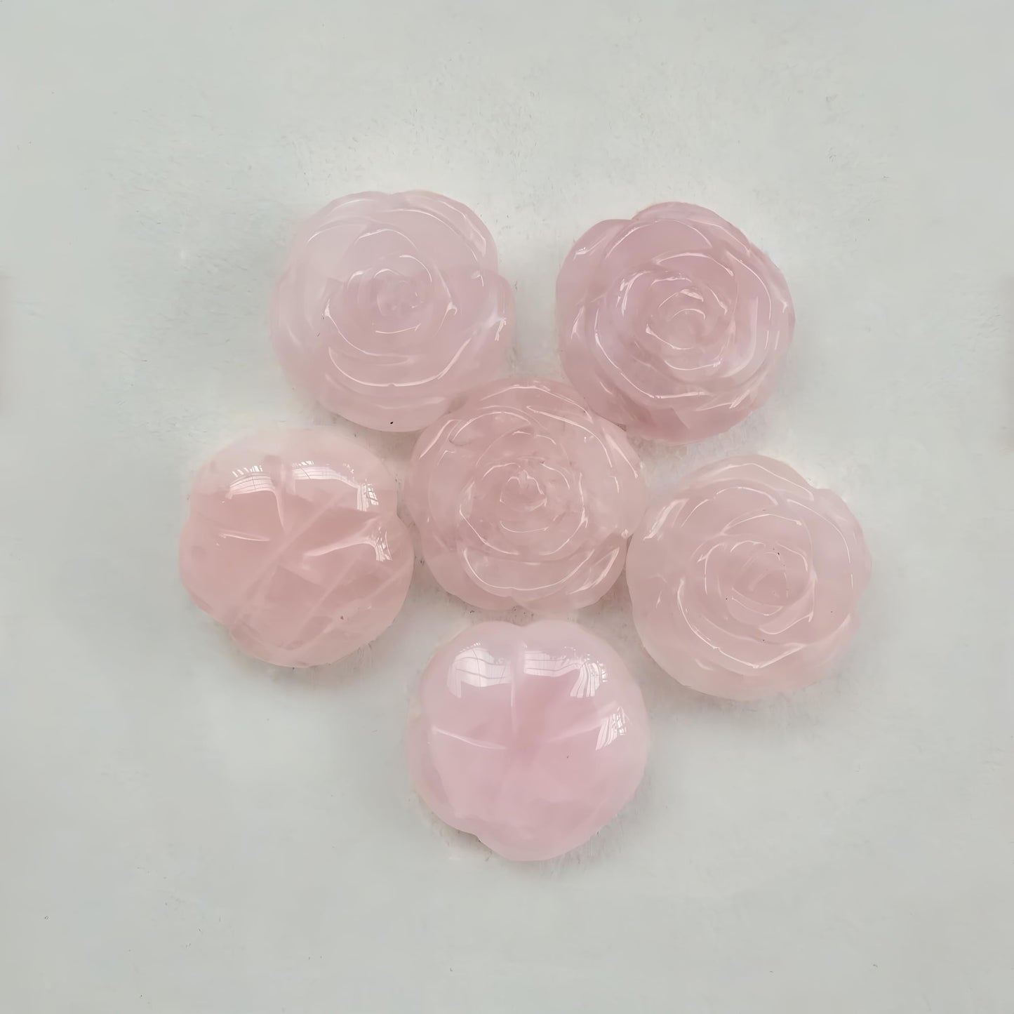 Sunshcat Natural Rose Quartz Crystal Rose Pendant,Three Dimensional Carved Healing Meditation Jewelry Crystals and Healing Stone Figurine,Suitable for DIY Jewelry Making and Valentine's Day Gift