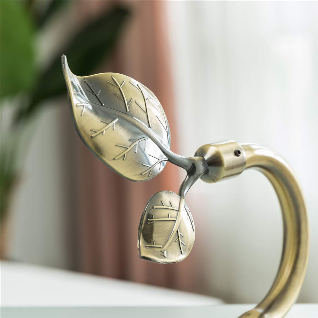 HIKMLK Leaf Shaped Curtain Tieback Holdbacks 2pcs, Handmade Metal Curtain Side Holders for Wall, Curtain Hook Pull Backs for Drapes Window Decoration (Antique Brass)