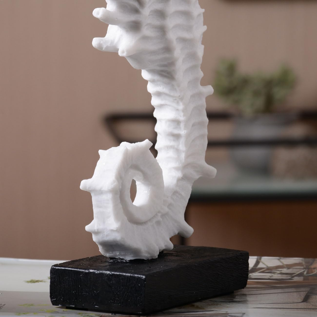HAUCOZE Seahorse Statue Ocean Decor Modern Home Sculpture Polyresin Table Centerpiece Gift Art for Bookshelf Bedroom 13.4 Inch