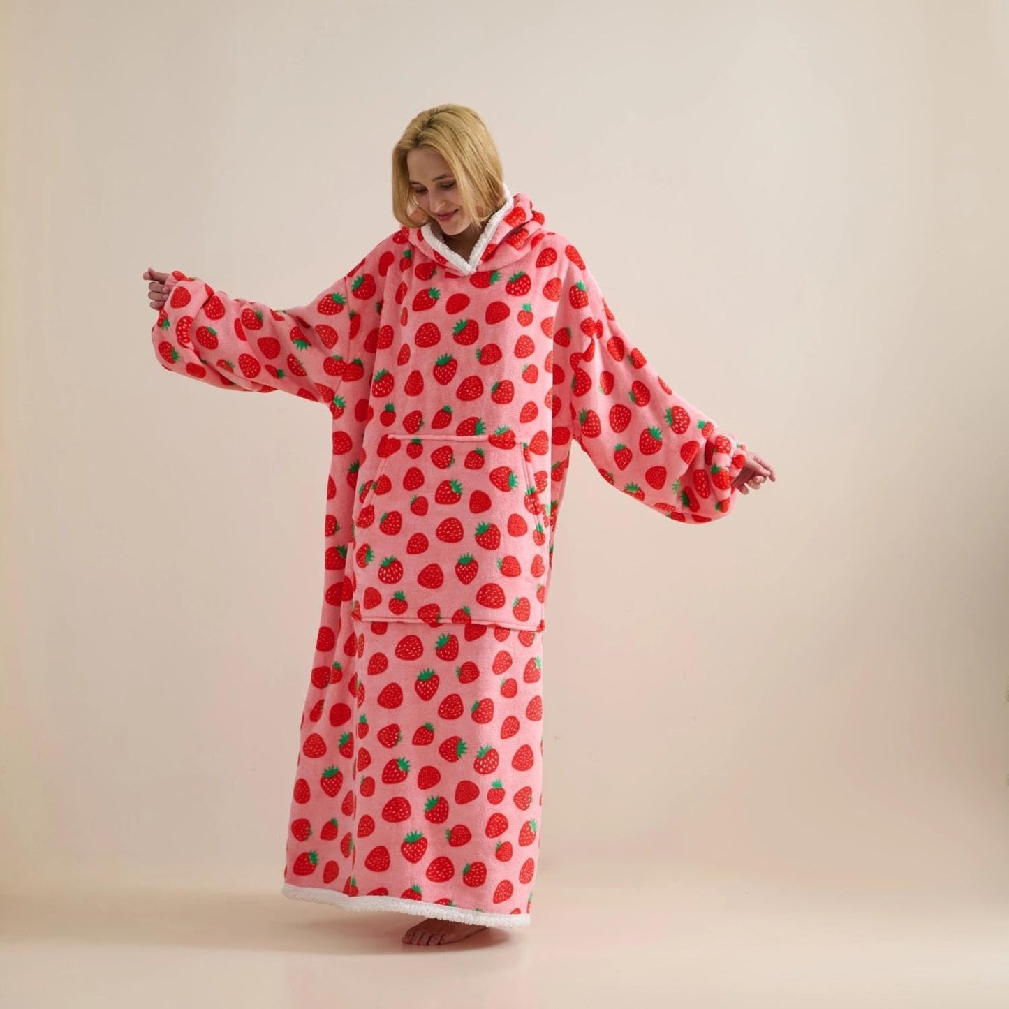 xuan dian Wearable Blanket Sweatshirt Gifts for Women and Men, Warm and Cozy Giant Blankets Hoodie, Thick Flannel Blanket with Sleeves and Giant Pocket - Strawberry