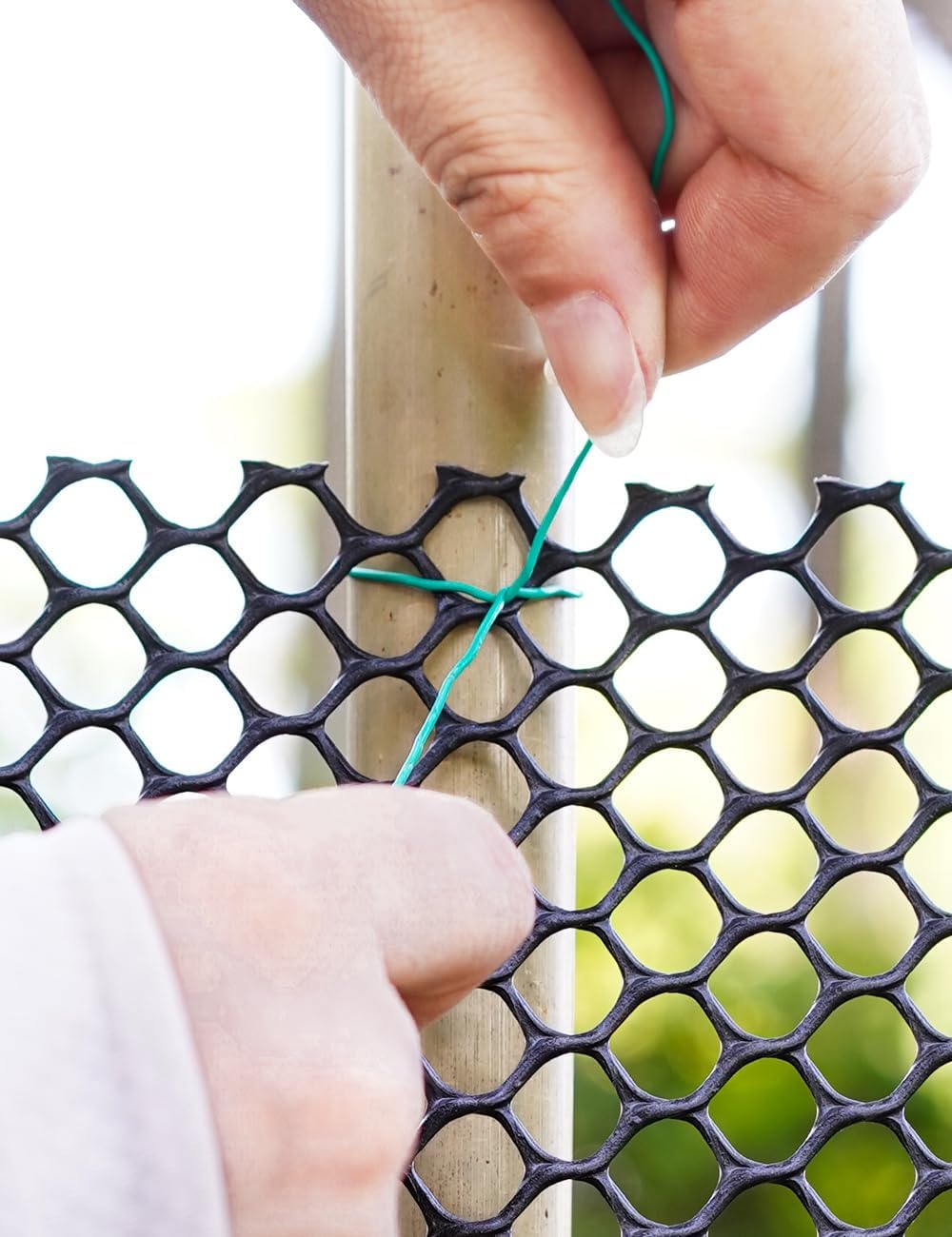 16In x 15Ft Plastic Chicken Wire Mesh Fencing, TOYPOPOR 500GSM Durable Heavy Duty Hexagonal Chicken Wire for Cat Dog Fencing, Garden Fence, Aquarium, Moss Pole, Aperture 0.4'', Rustproof, Easy to Cute
