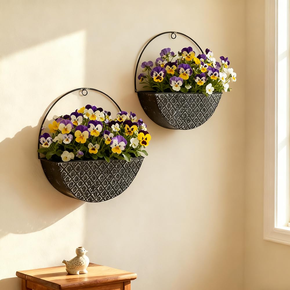 Chadechimo 2-Piece Black Metal Planter Wall Hanging Baskets Decor Half-Moon Wall Mount Planter Set for Shabby Chic Farmhouse Outdoor Indoor Wall Decor