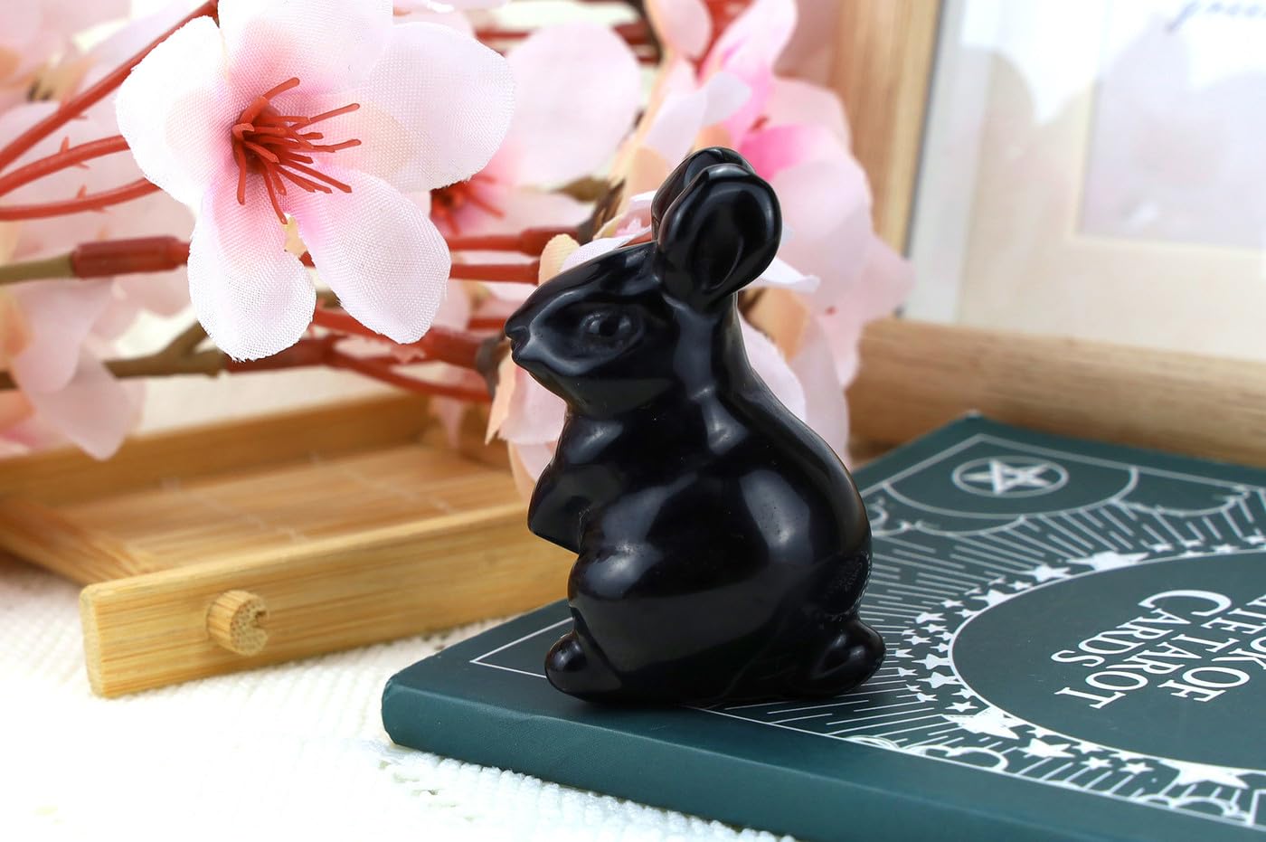 QINJIEJIE 2" Bunny Decor Easter Rabbit Decor Black Obsidian Crystals Rabbit Figurine Healing Stones Carved Statue Gemstones Polished Gem for Spring Easter Home Decor Party Favors