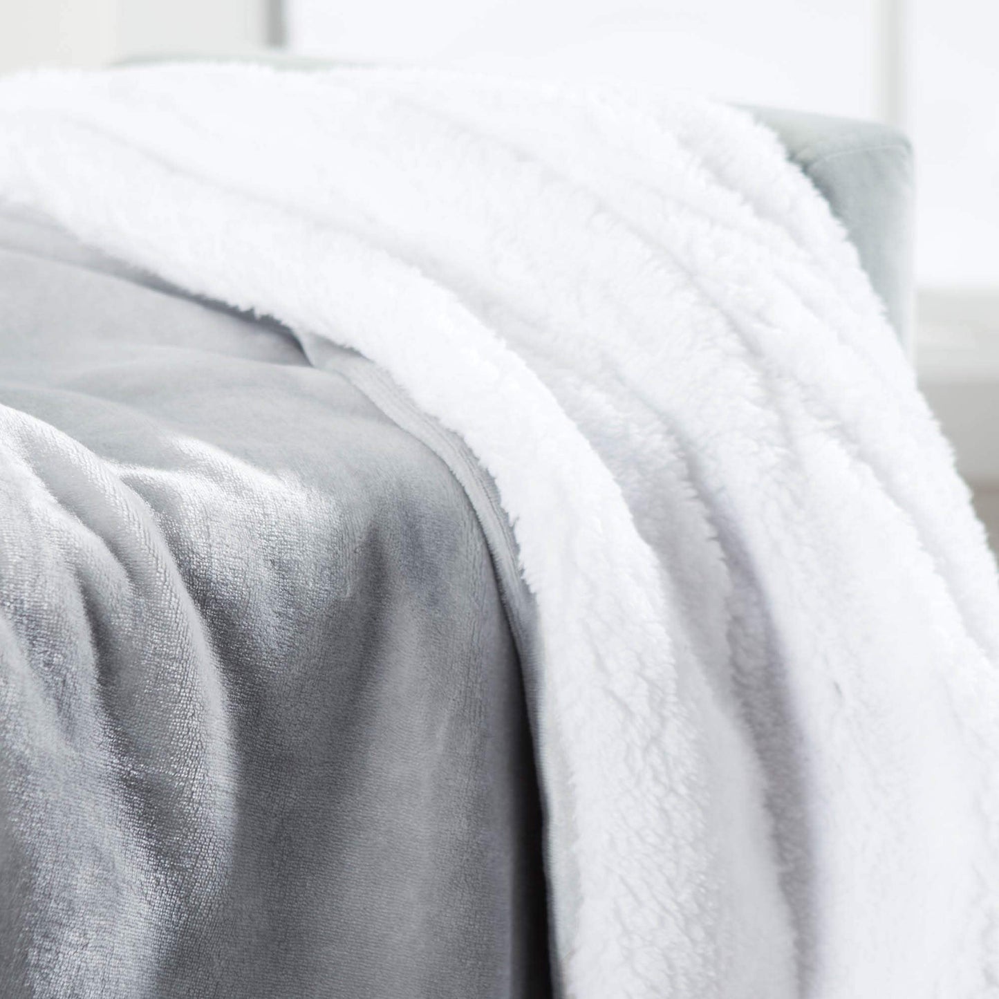 Genteele Sherpa Throw Blanket Super Soft Reversible Ultra Luxurious Plush Blanket, 50 x 60 inches, Silver/White
