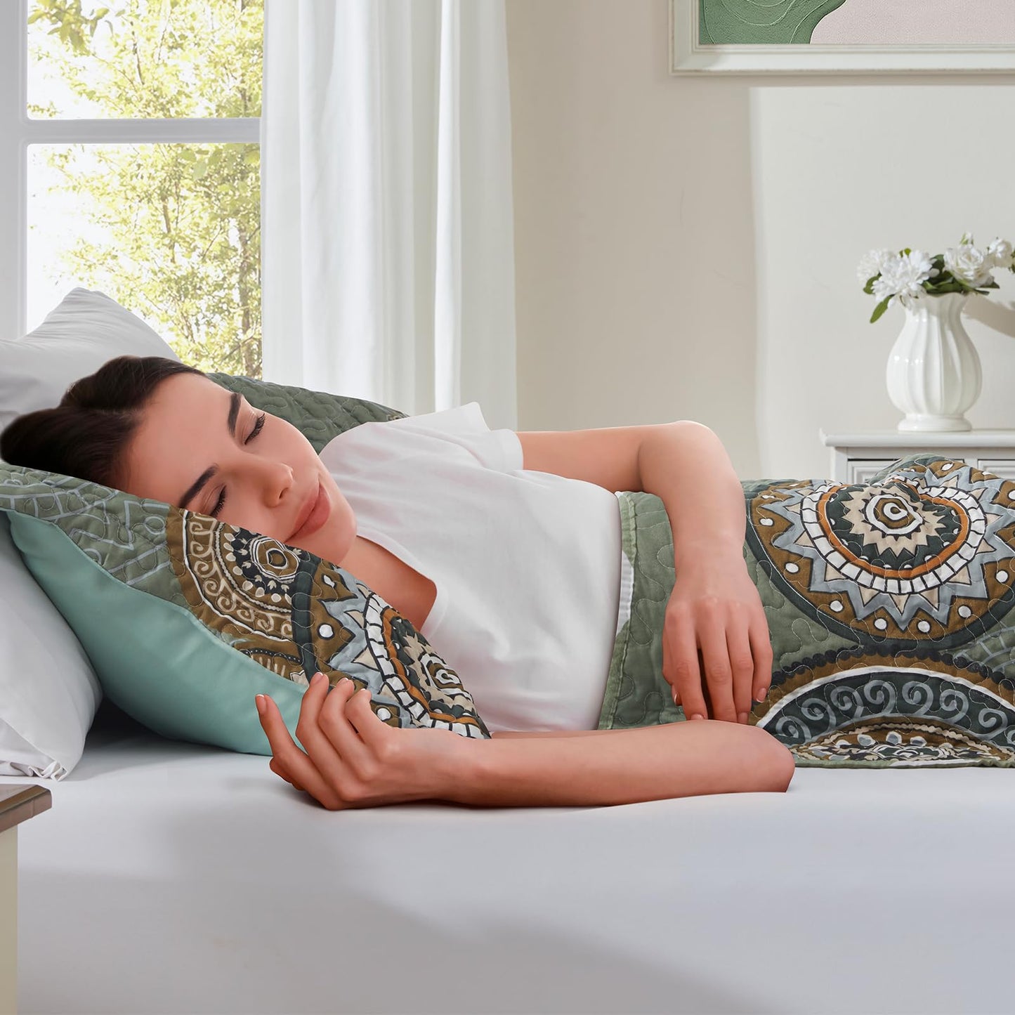 LEAONME 3-Piece Full Queen Size Olive Green Quilt Set Lightweight Oversized Bedspread 90''x98'' Soft Microfiber Floral Coverlet Luxurious Warm Bed Cover for All Seasons (1 Quilt, 2 Pillow Shams)