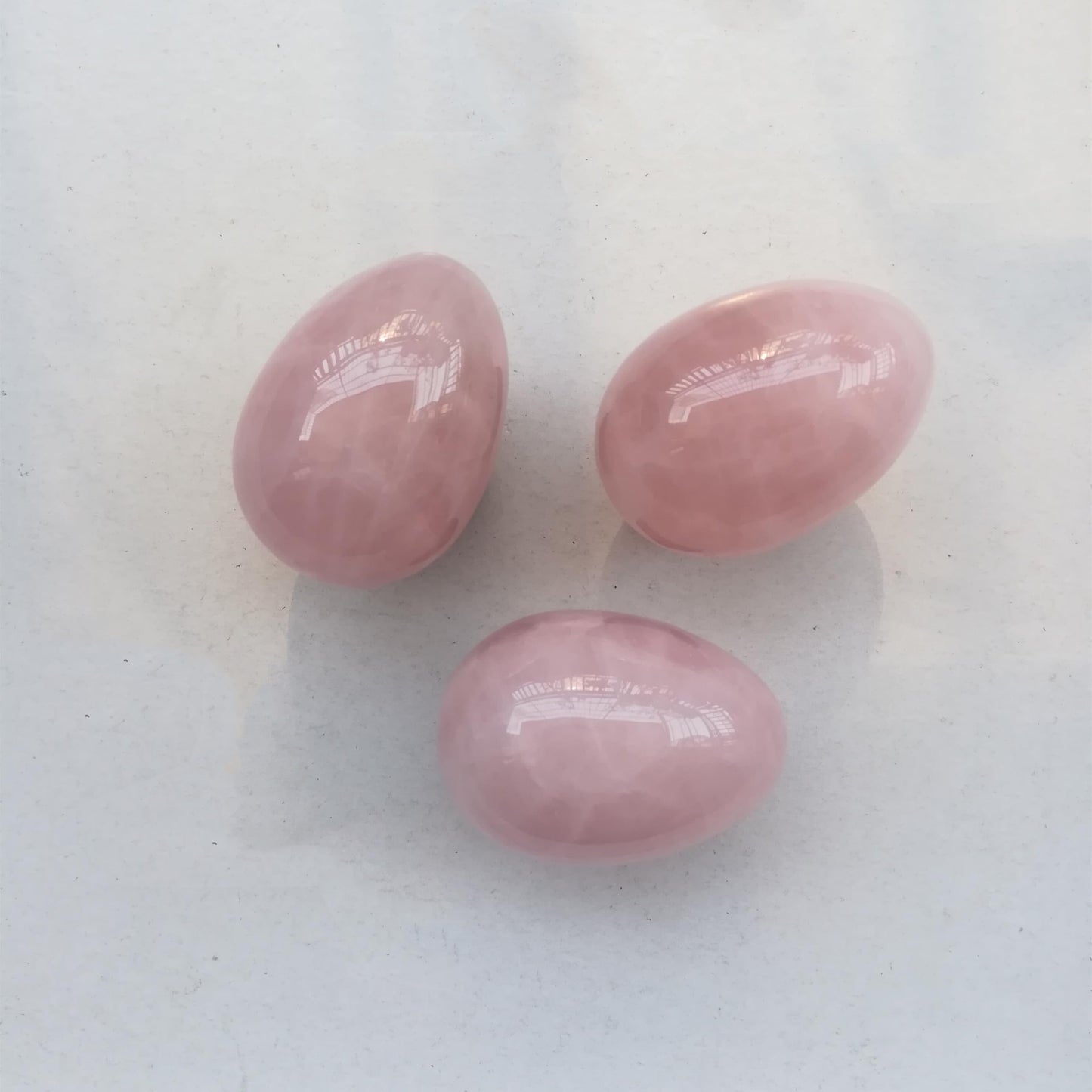 Sunshcat Natural Rose Quartz Egg Shaped Meditation Chakra and Home Decor Balance Crystals and Healing Stones Statue Set,35 * 50mm Easter and Thanksgiving Gift,with Wooden Bracket