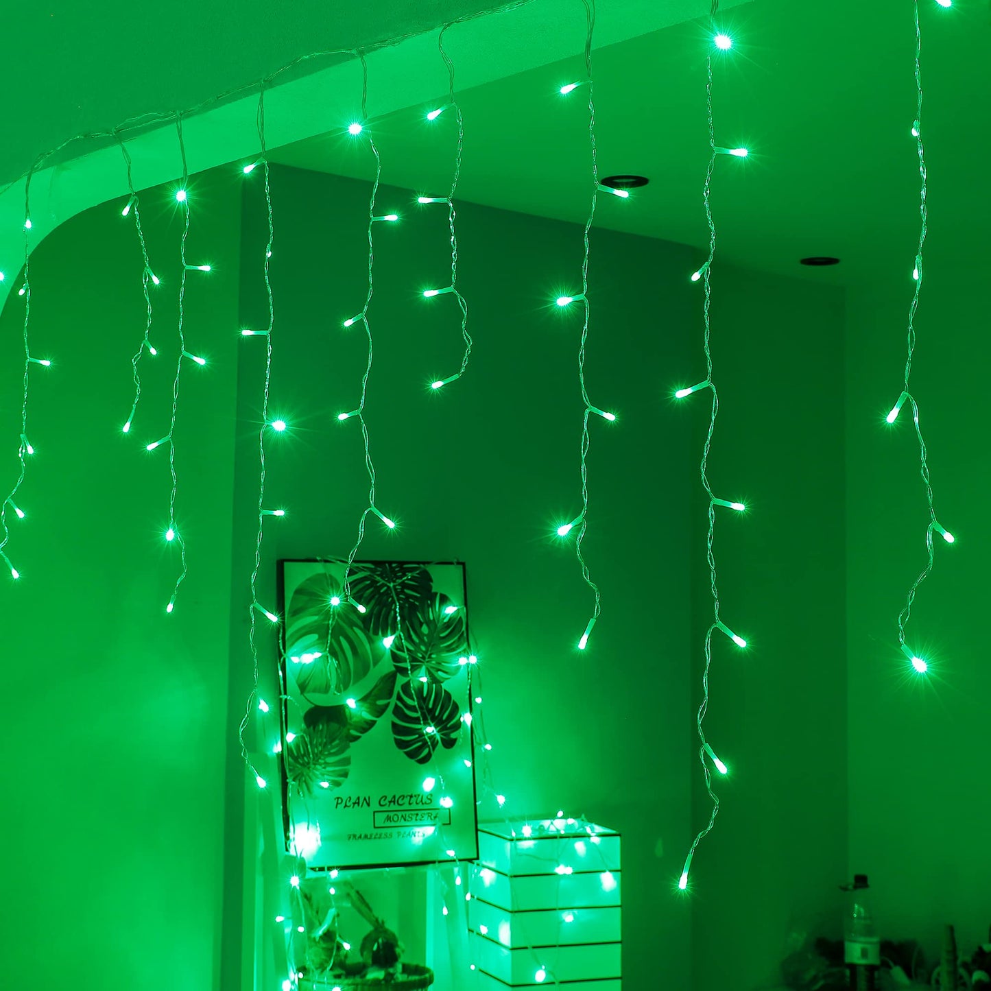 Qunlight 300LED Icicle Lights for Outside,Green Curtain Lights for St Patrick Day,8 Modes with 30V Plug in for Wedding, Party,Bedroom,Home,Garden,Outdoor,Indoor Wall,Christmas Decorations,Connectable