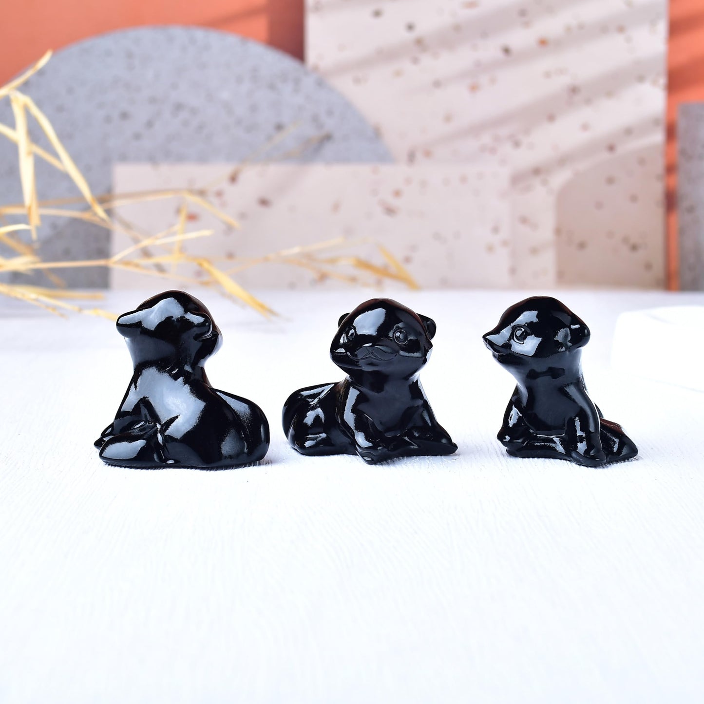 WUYOUSHI Black Obsidian Otter Figurine - Hand Carved Healing Crystal Otter Statue, Lucky Gemstone Sculpture for Home Office Desk Decor, Spiritual Gift for Animal Lovers & Nature Enthusiasts