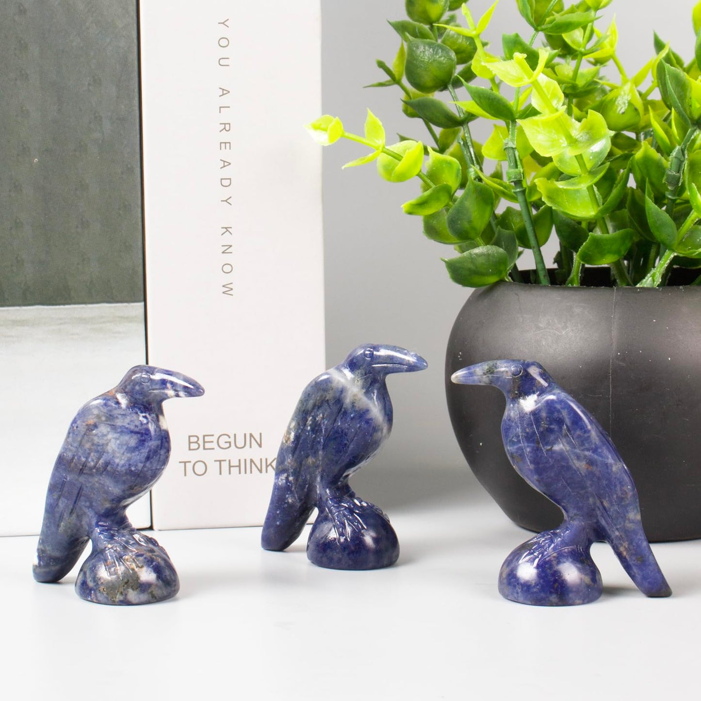 QLRSUXN Natural Blue Sodalite Raven Figurines,2 Inch Healing Crystal Animal Statues,Lucky Guardian Pocket Crow Figurines as Women’s Gifts,Raven Statues for Office Home Decor and Ornament.
